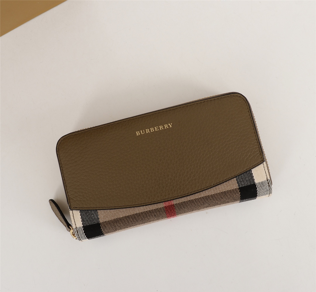 Burberry Leather Wallet Zipper Green BB0005