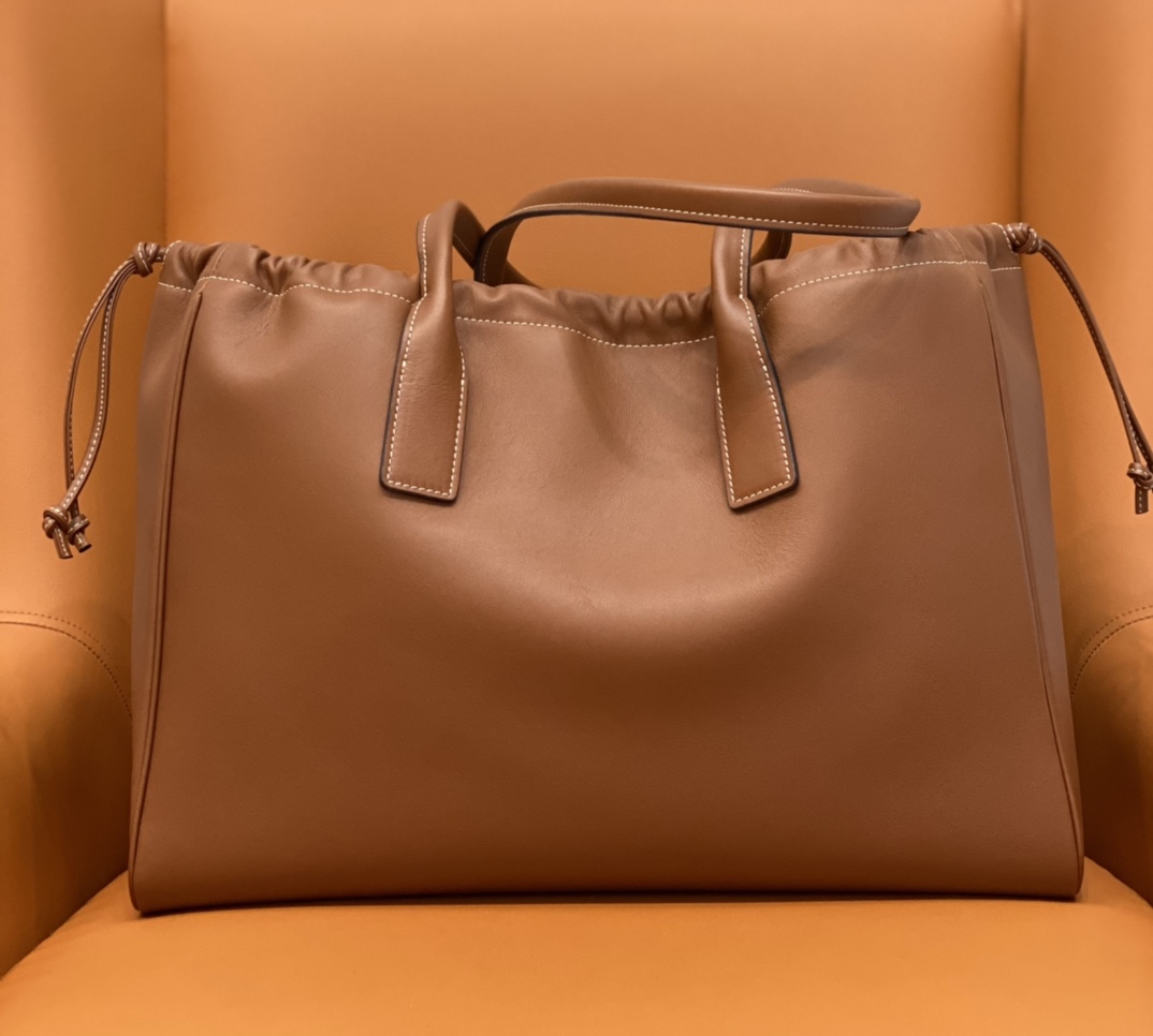 Celine cabas drawstring cuir triomphe in Smooth Calfskin CE0008