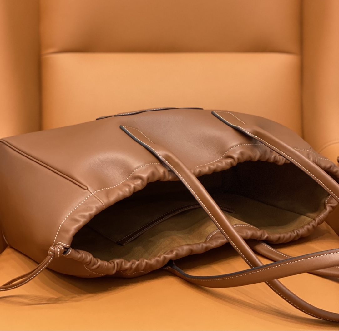 Celine cabas drawstring cuir triomphe in Smooth Calfskin CE0008