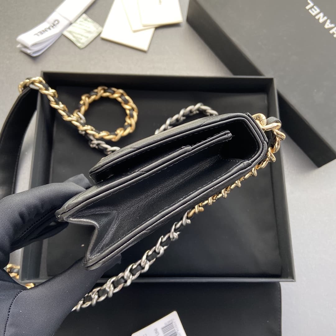 Chanel CHANEL 19 Wallet on Chain AP3267