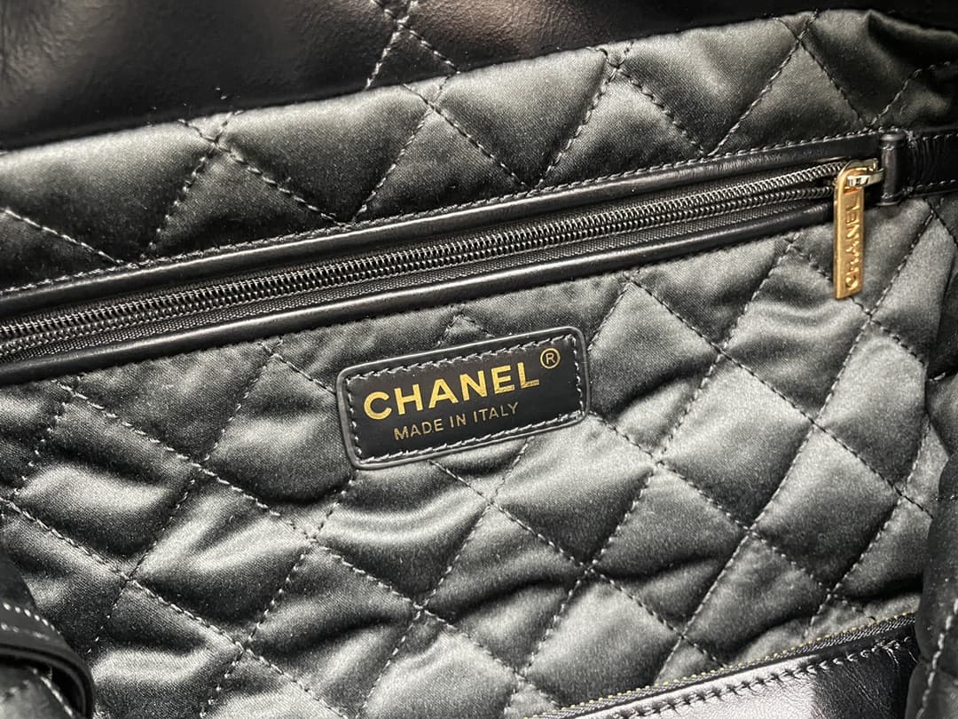 Chanel CHANEL 22 Handbag AS3261