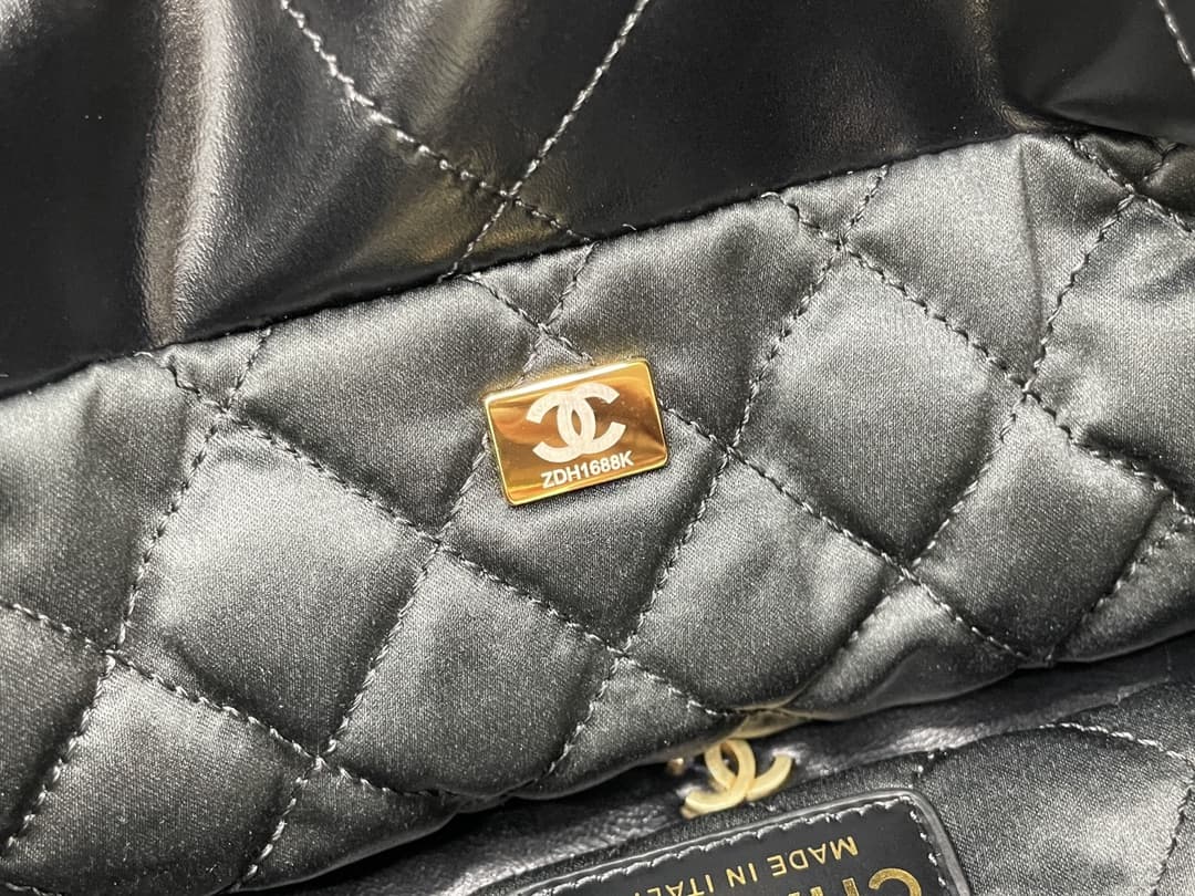 Chanel CHANEL 22 Handbag AS3261