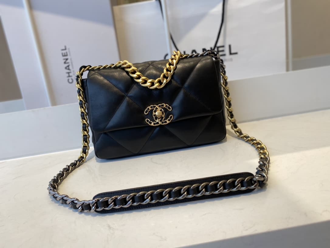 Chanel CHANEL 19 Handbag  AS1160