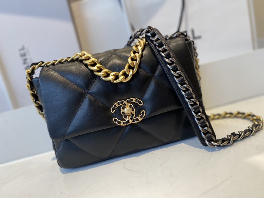 Chanel CHANEL 19 Handbag  AS1160