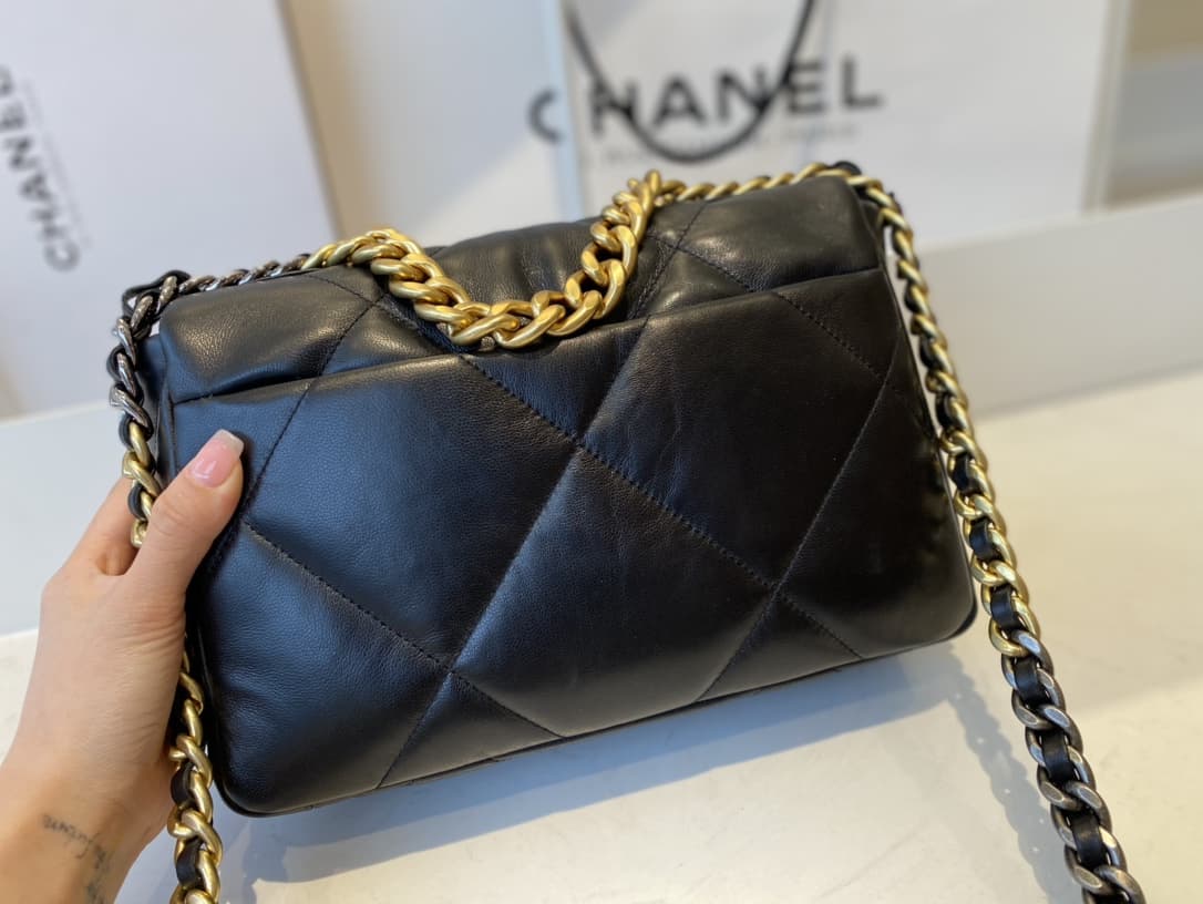 Chanel CHANEL 19 Handbag  AS1160