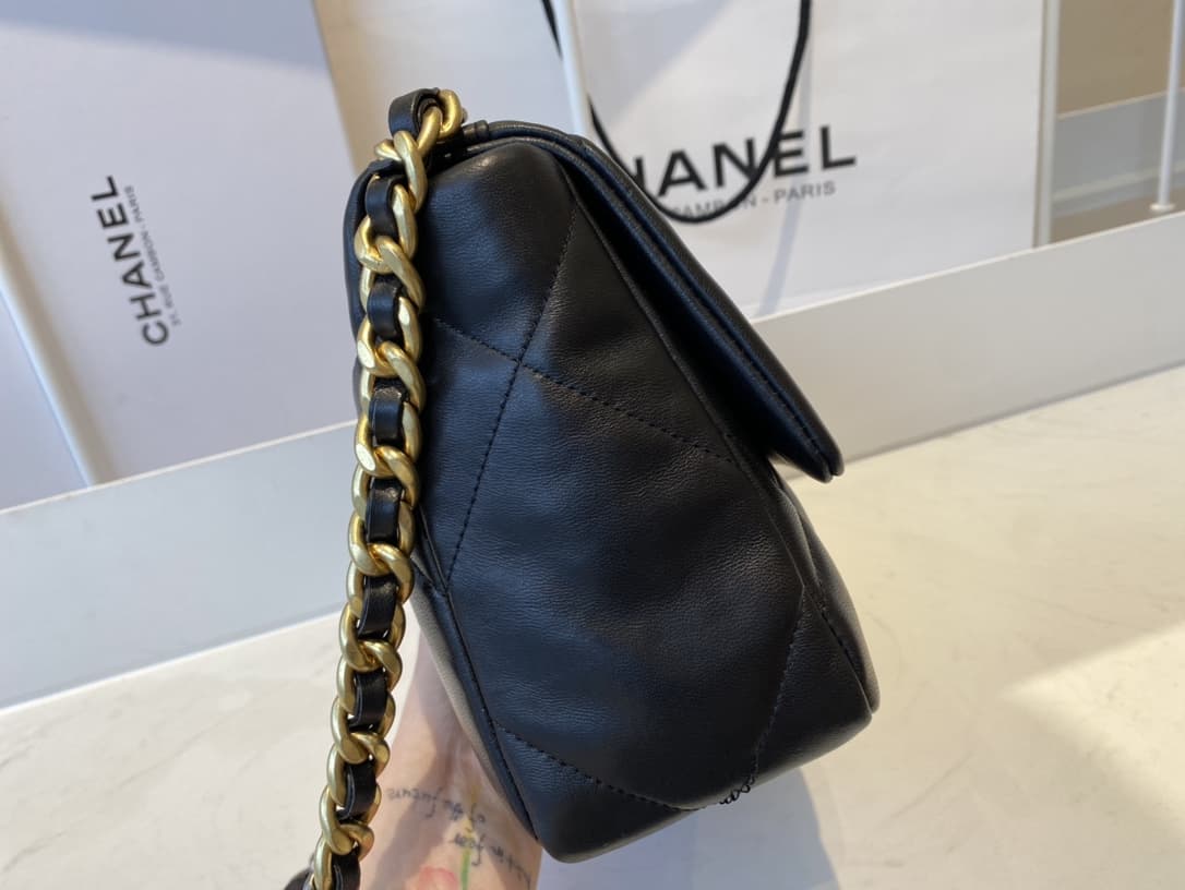 Chanel CHANEL 19 Handbag  AS1160