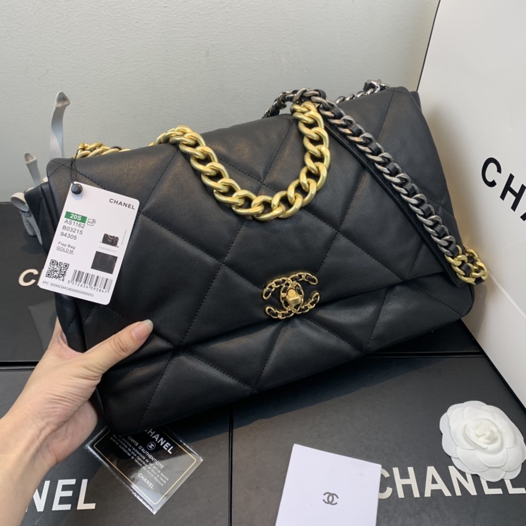 Chanel CHANEL 19 Maxi Handbag AS1162