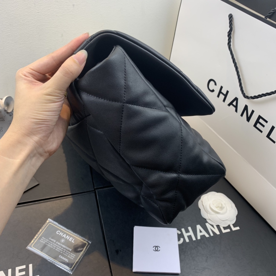 Chanel CHANEL 19 Maxi Handbag AS1162