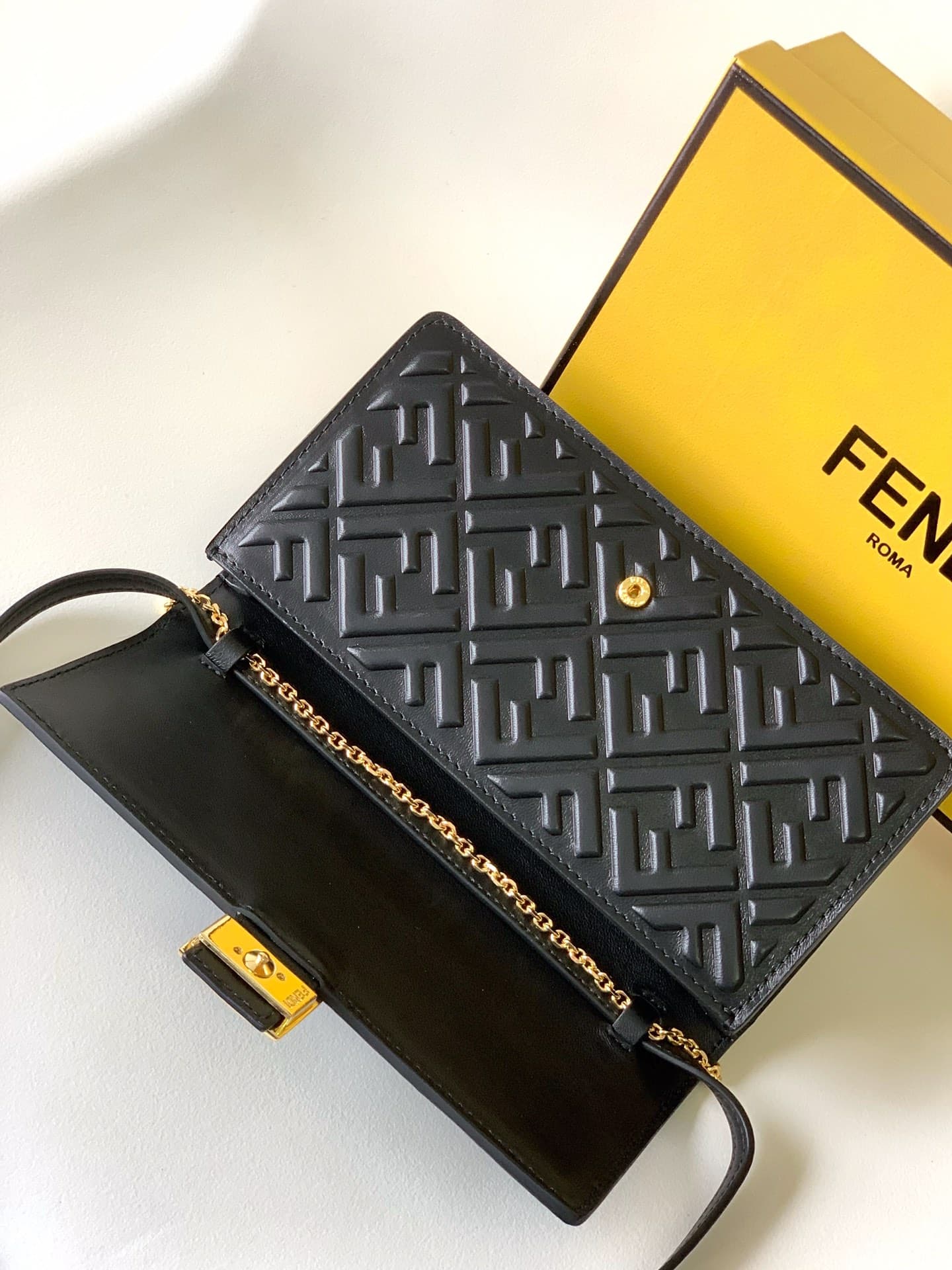 Fendi Baguette Black leather bag FD0002