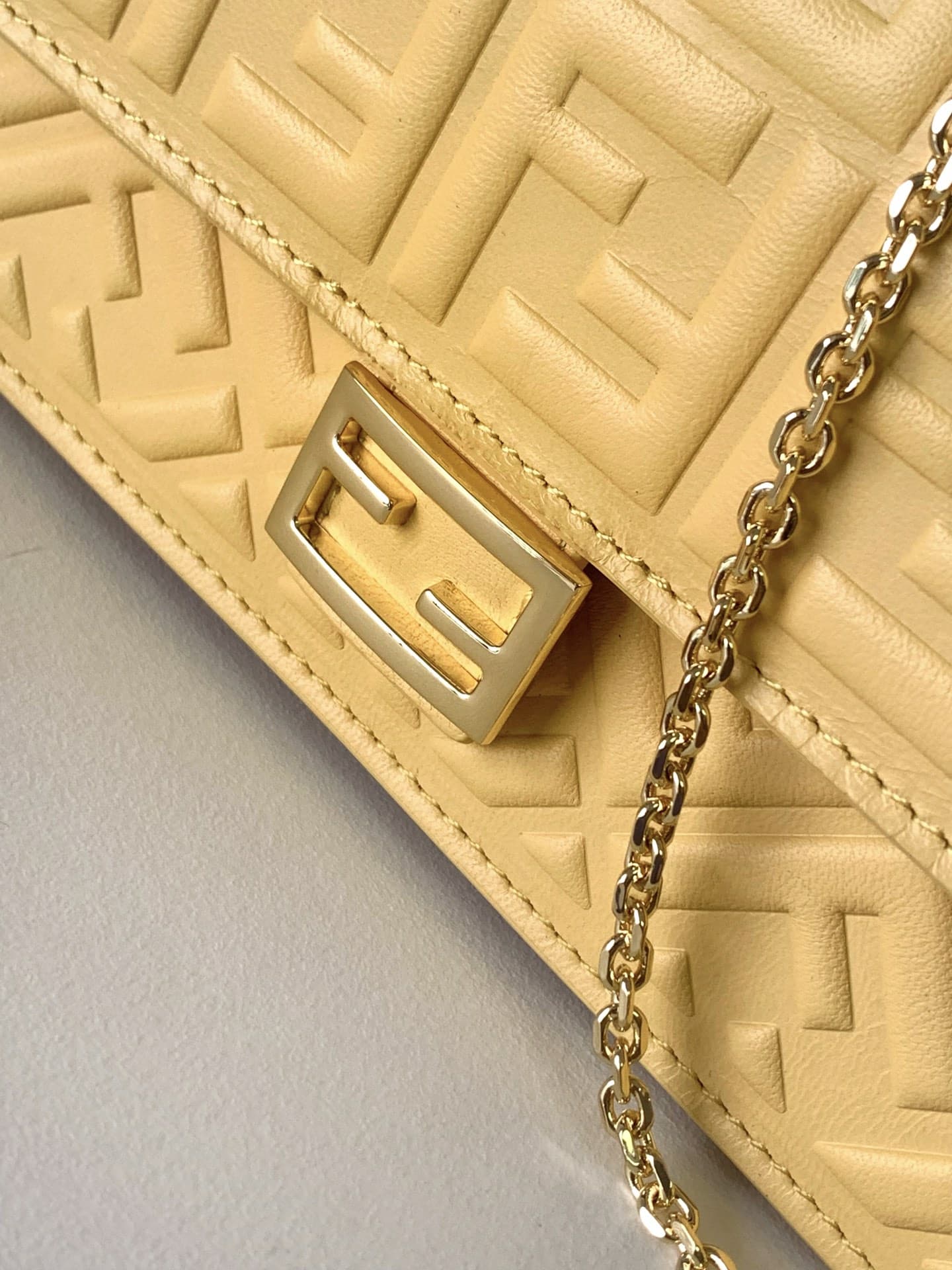 Fendi Baguette Yellow leather bag FD0003