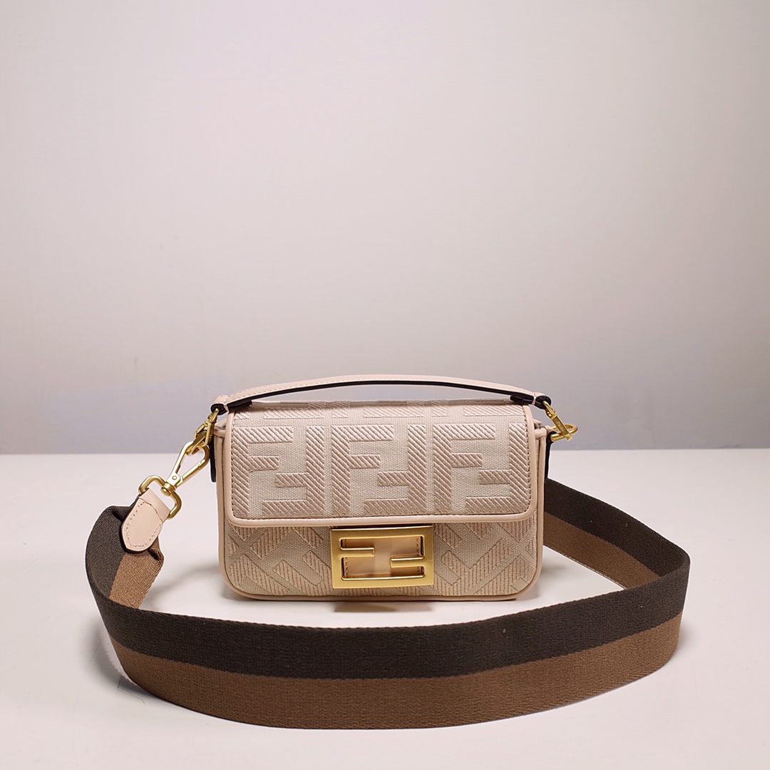 Fendi Lconic Baguette Pink bag FD0004