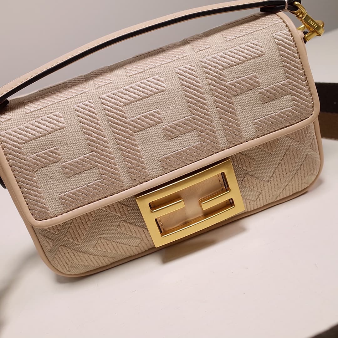 Fendi Lconic Baguette Pink bag FD0004