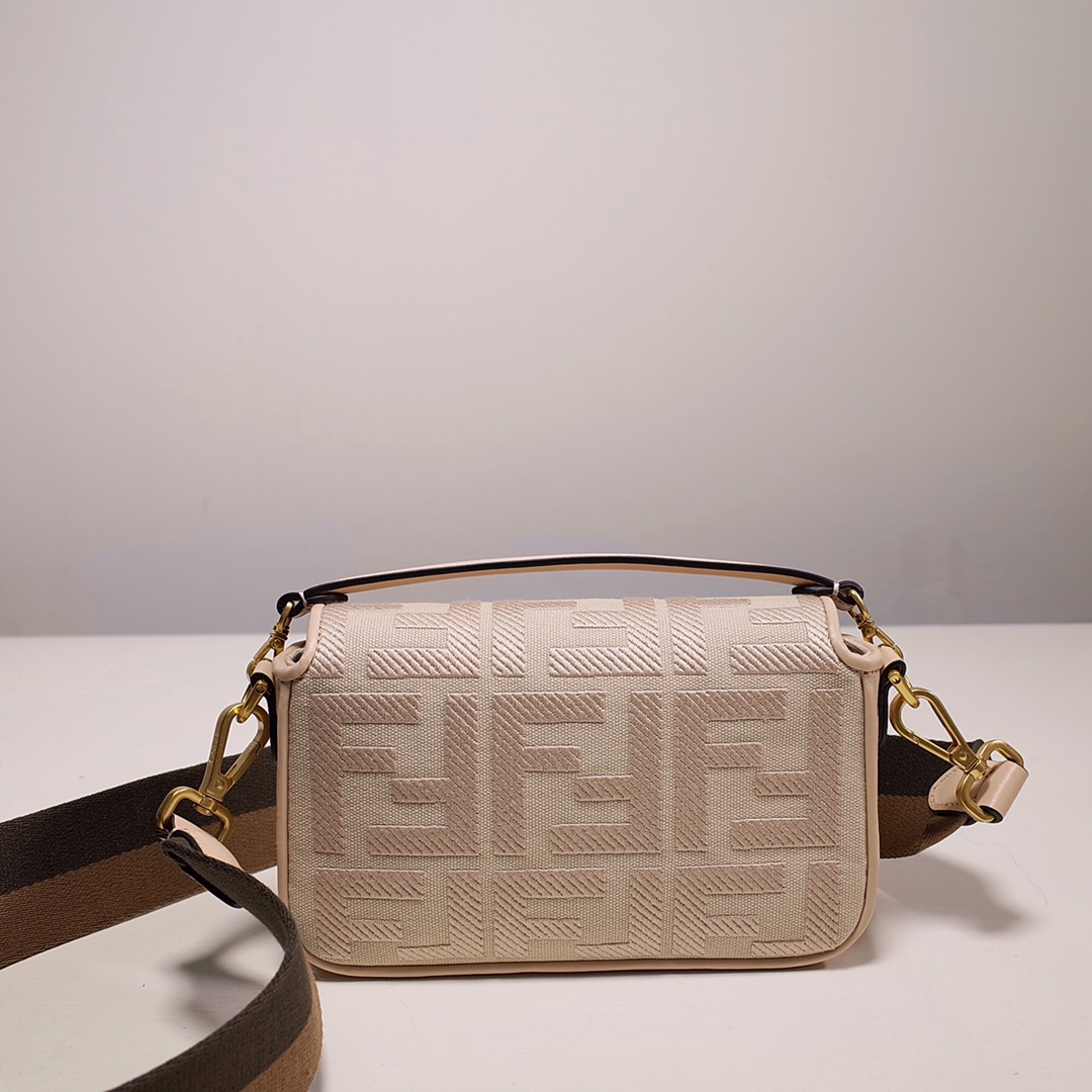 Fendi Lconic Baguette Pink bag FD0004