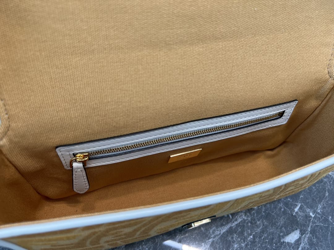 Fendi Vertigo Baguette Orange bag FD0005