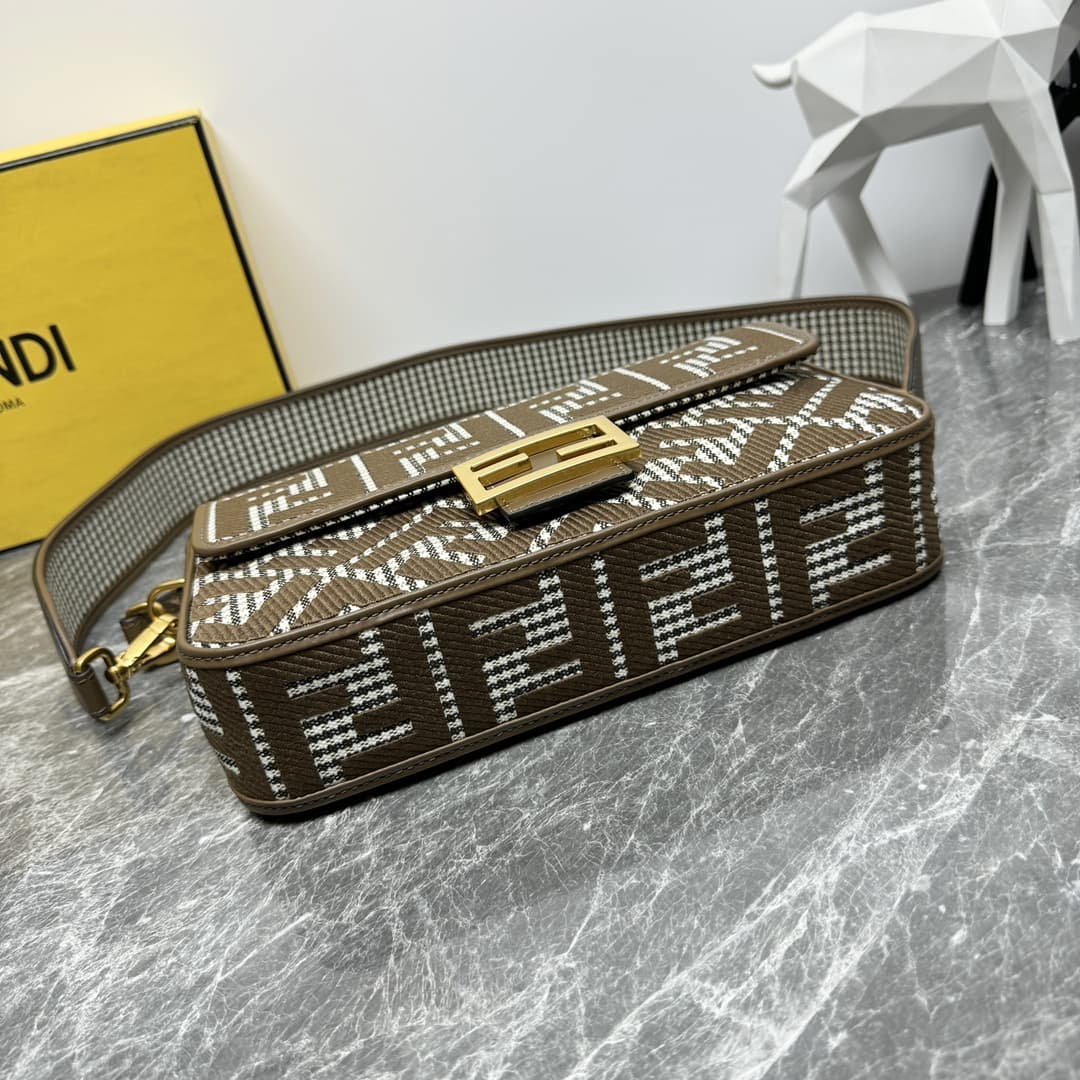 Fendi Lconic Baguette Brown bag FD0007