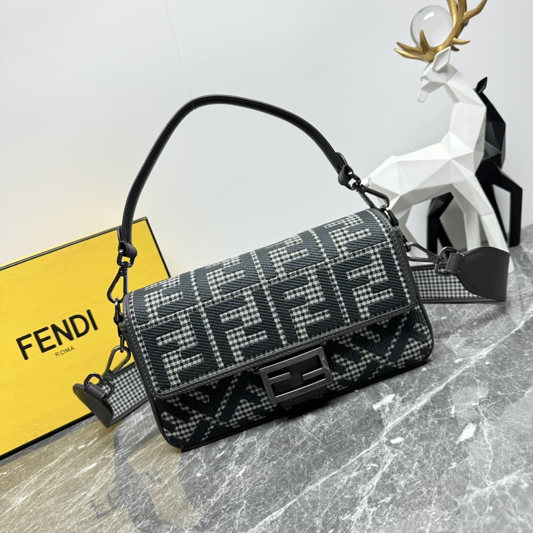 Fendi Lconic Baguette Dark Green bag FD0008