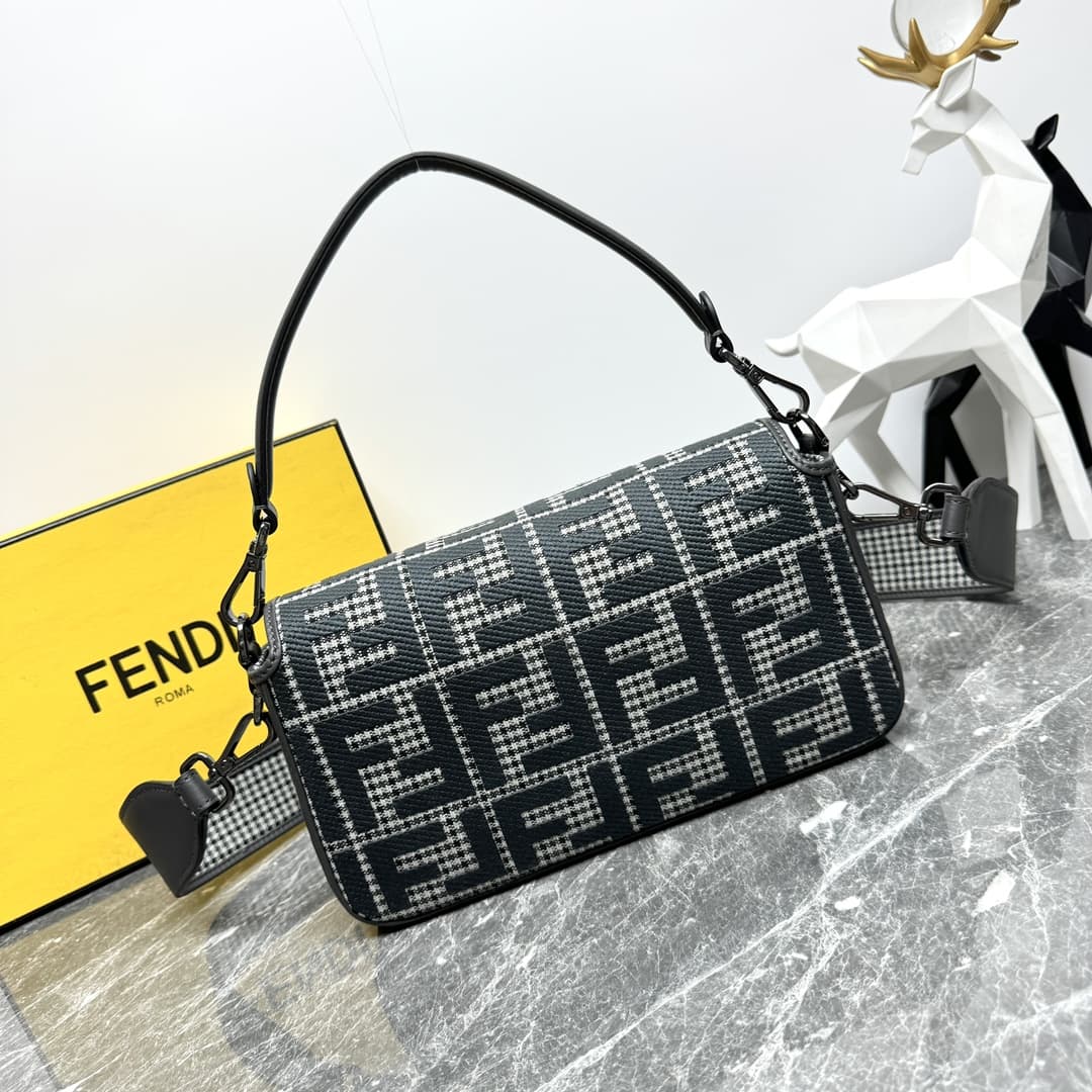 Fendi Lconic Baguette Dark Green bag FD0008