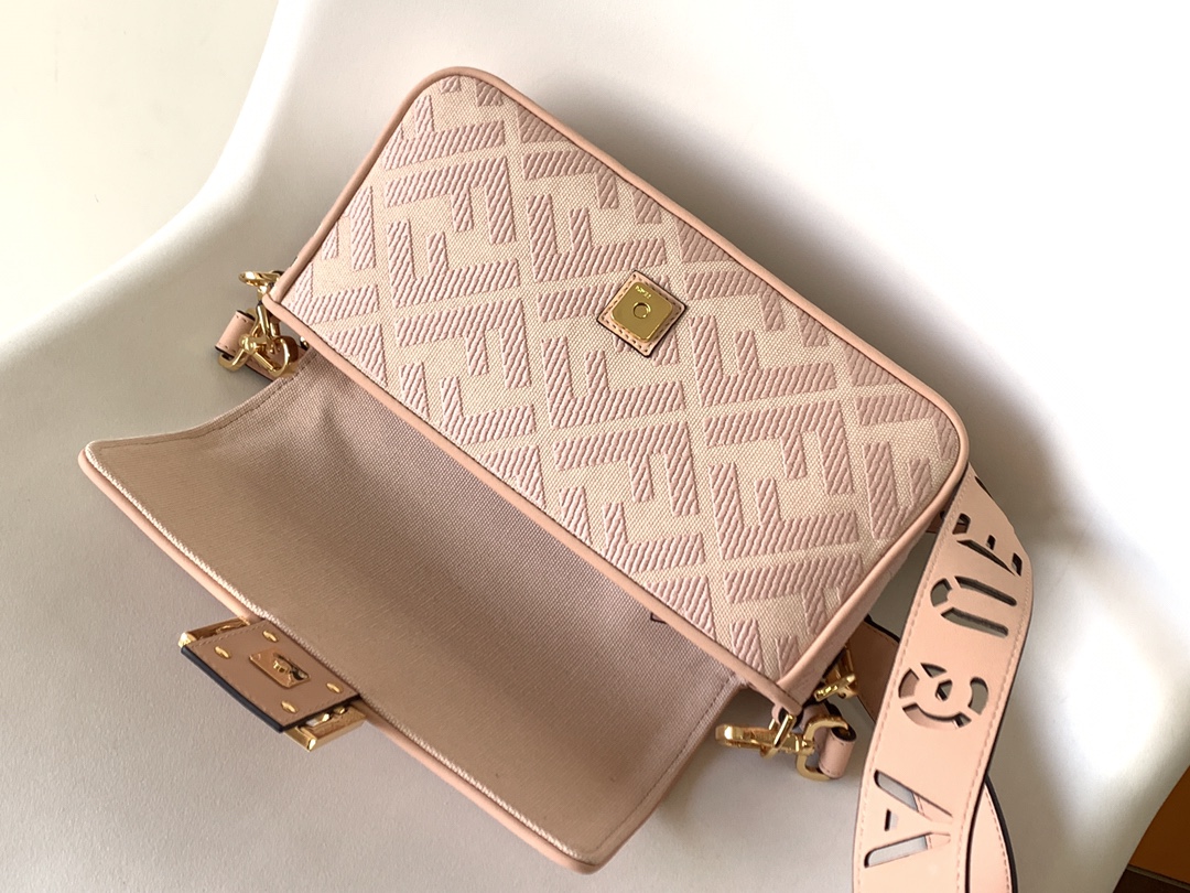 Fendi Baguette Brown bag Pink FD0018