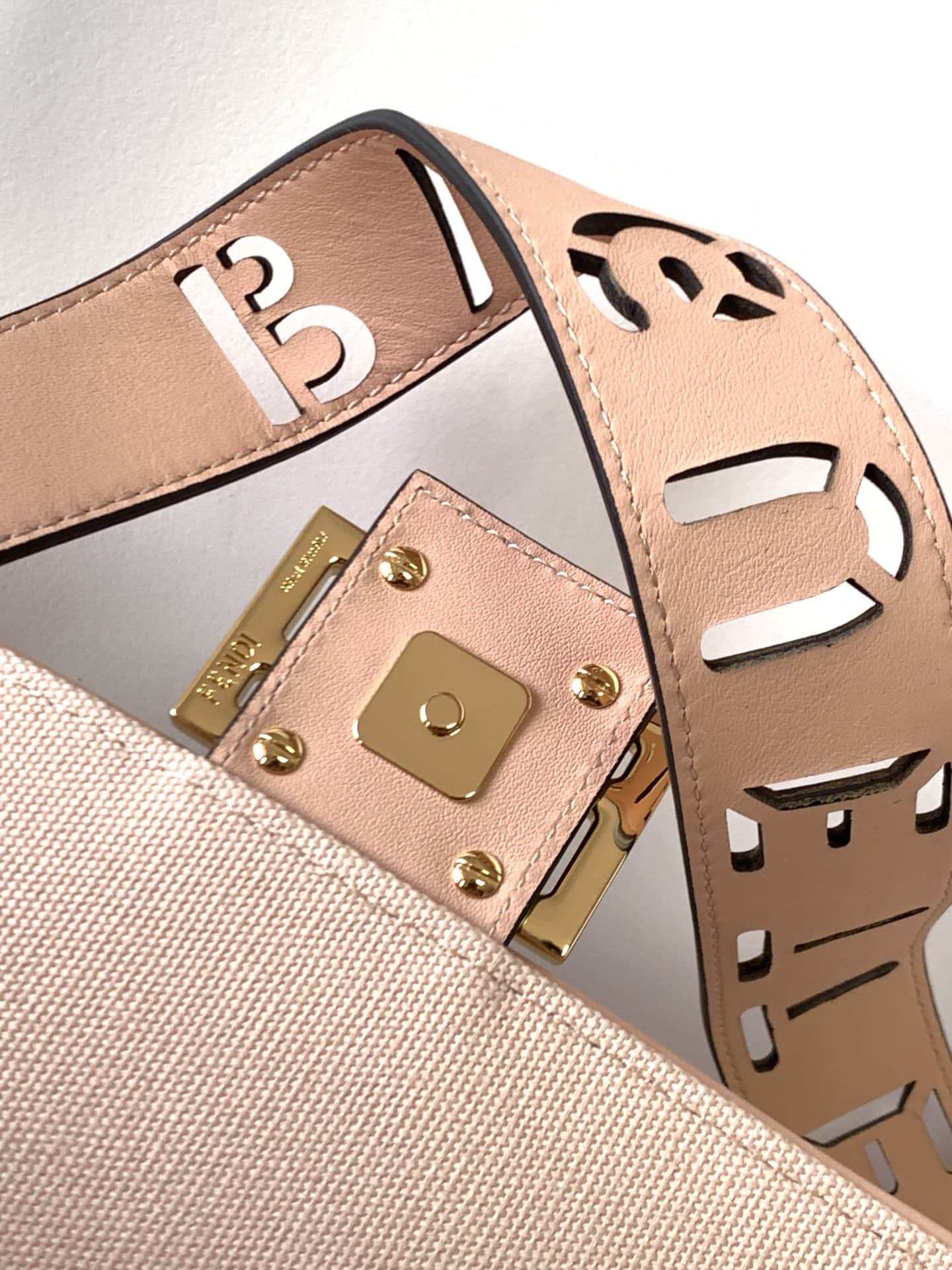 Fendi Baguette Brown bag Pink FD0018