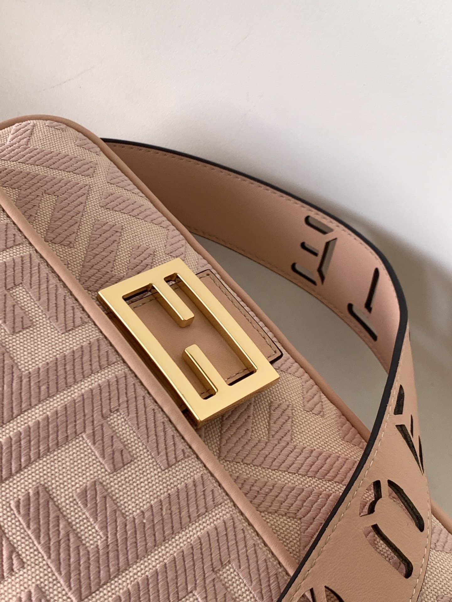 Fendi Baguette Brown bag Pink FD0018