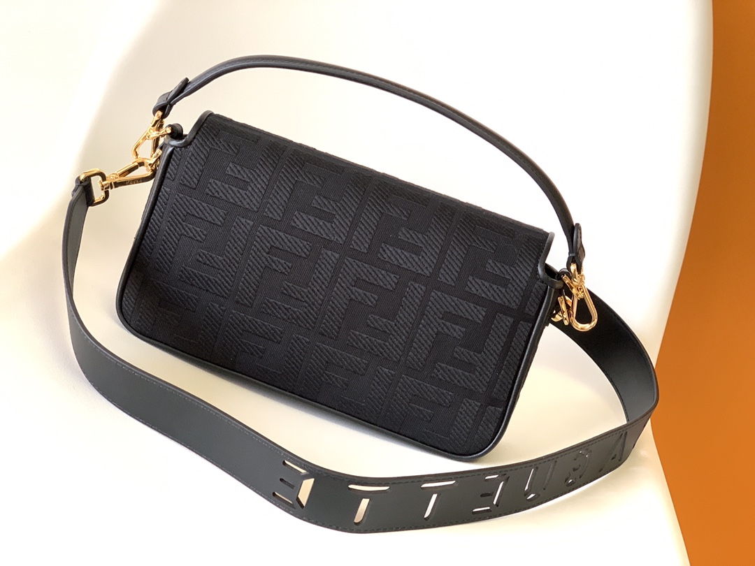 Fendi Baguette Brown bag Black FD0020