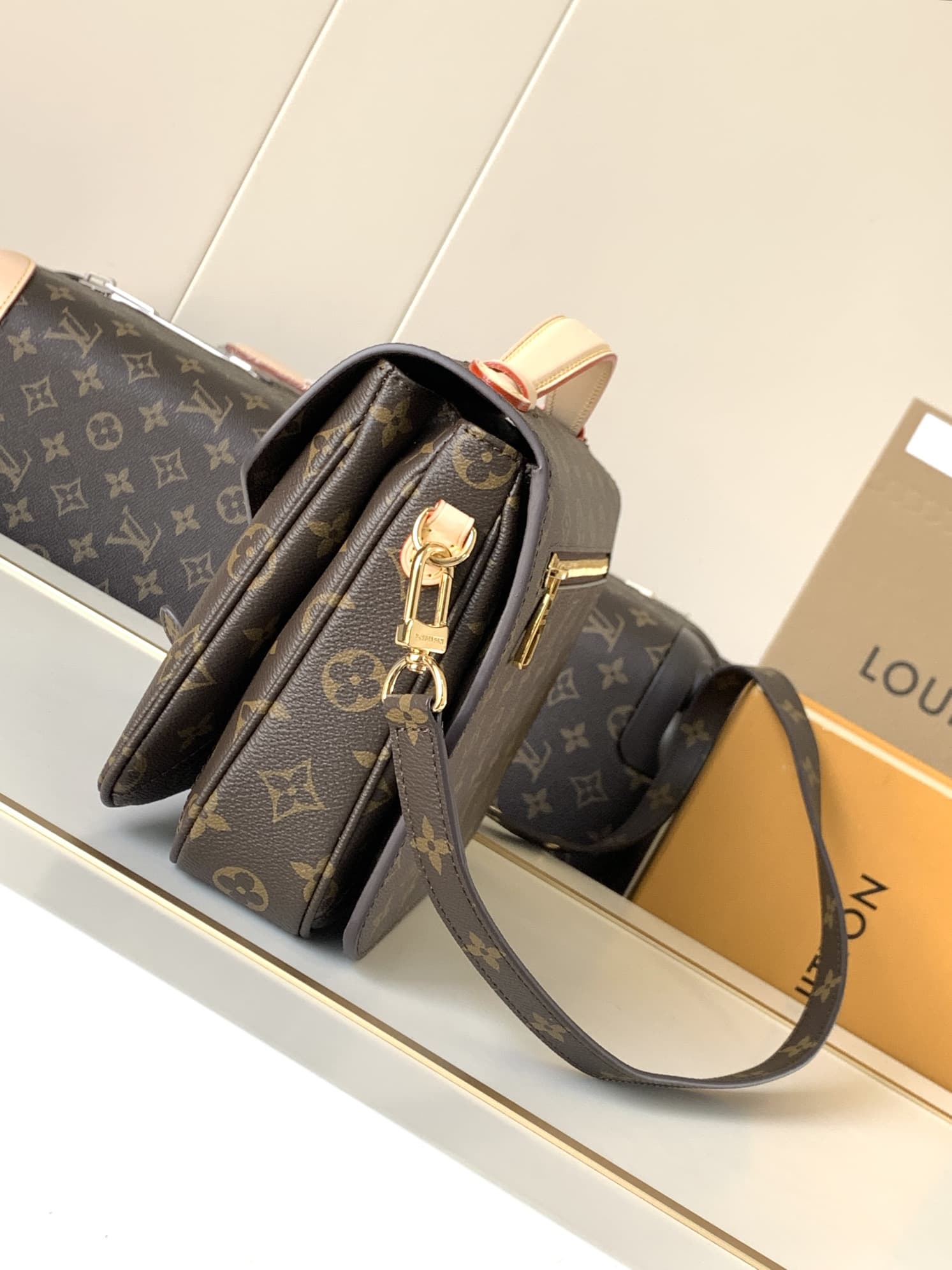 Louis Vuitton POCHETTE MÉTIS Handbag M44875 