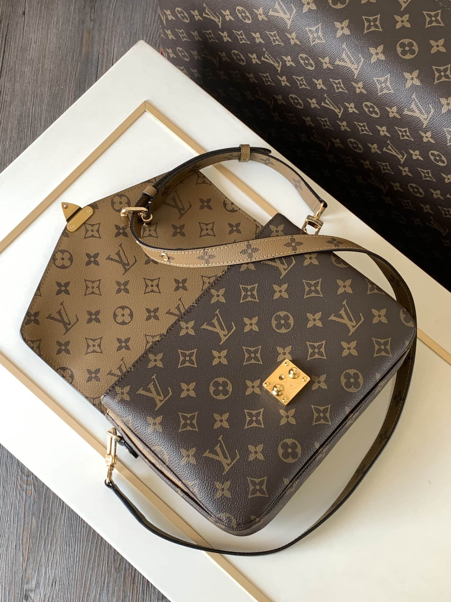 Louis Vuitton POCHETTE MÉTIS Handbag M44876 