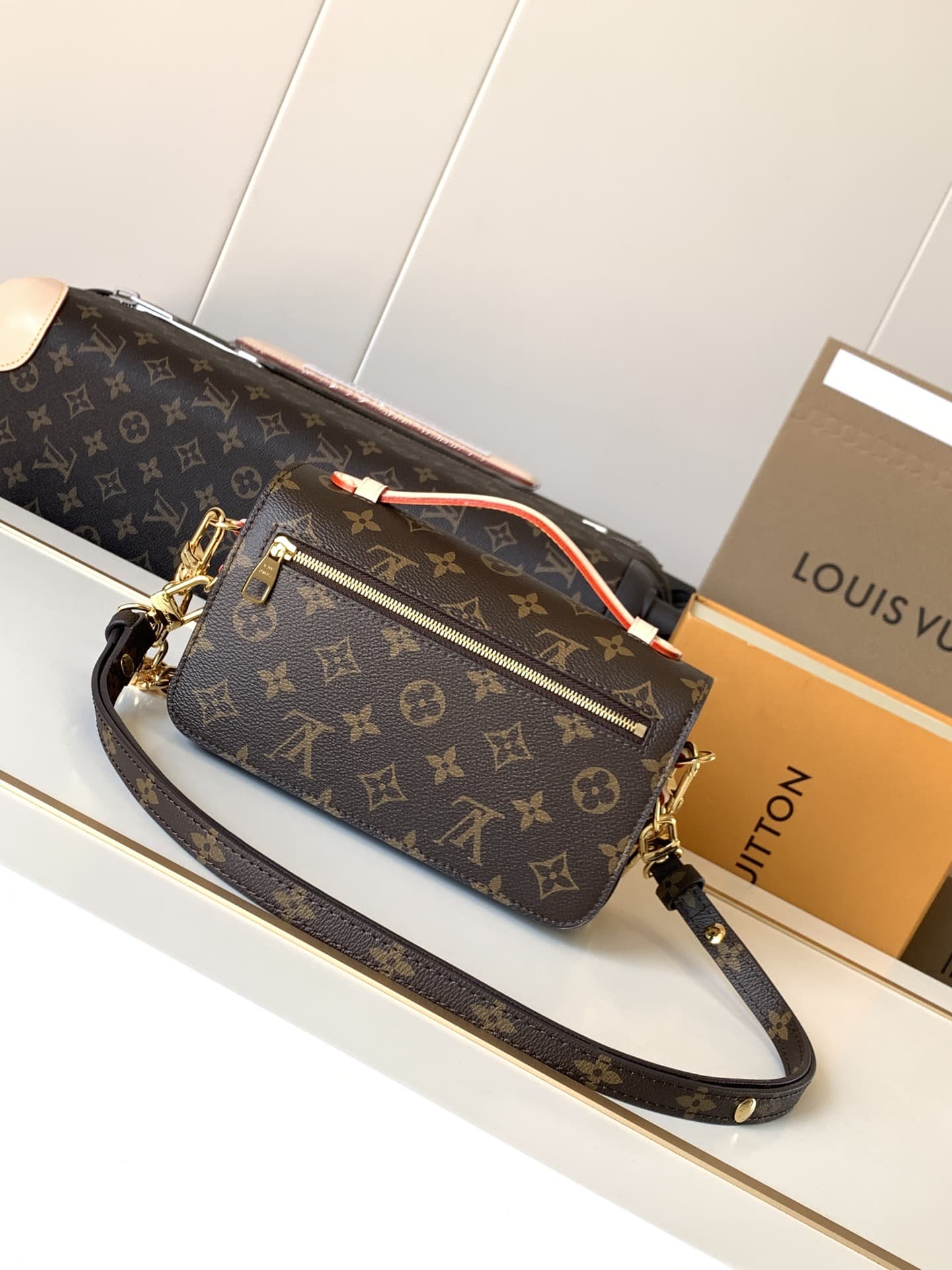 Louis Vuitton POCHETTE MÉTIS EAST WEST Handbag M46279 