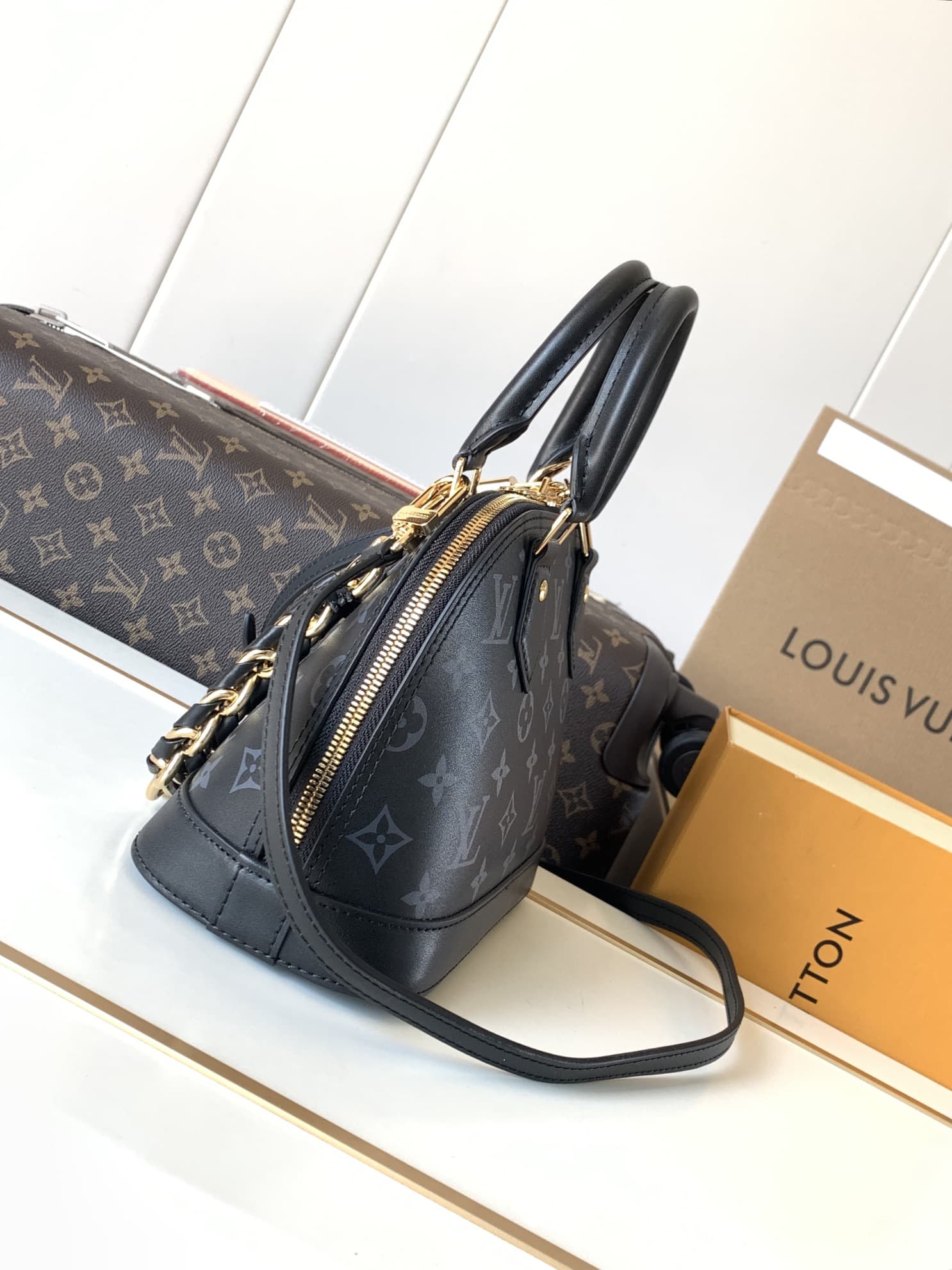 Louis Vuitton Alma BB Handbag M12289 