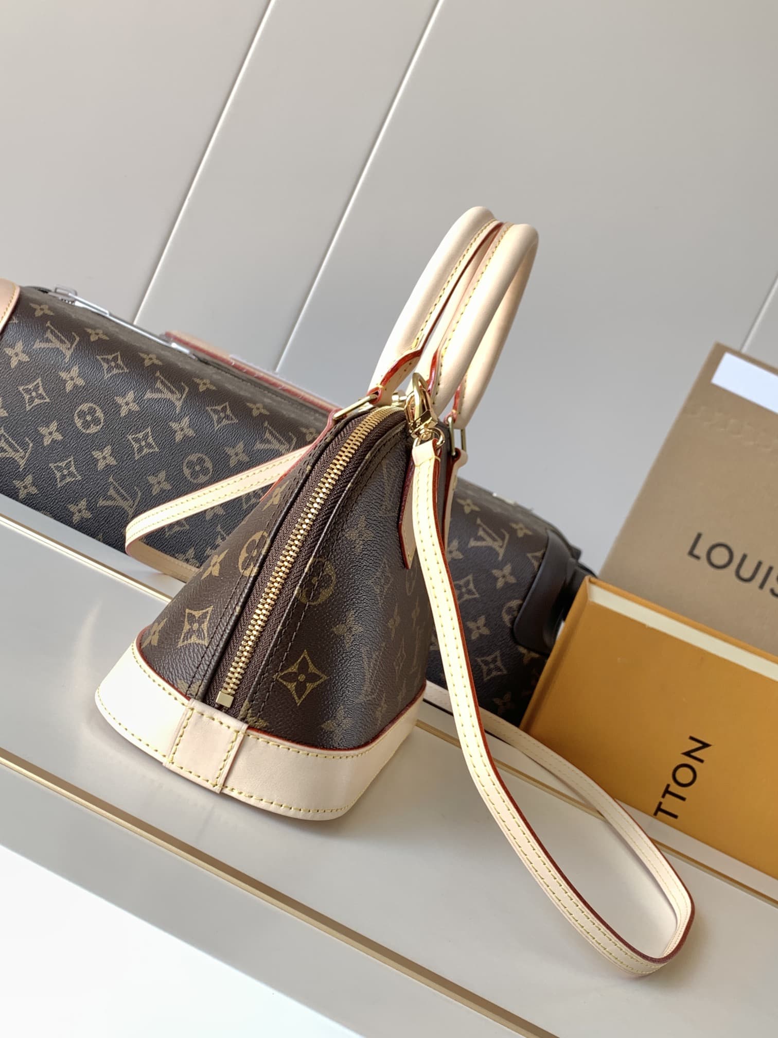 Louis Vuitton Alma BB Handbag M46990 