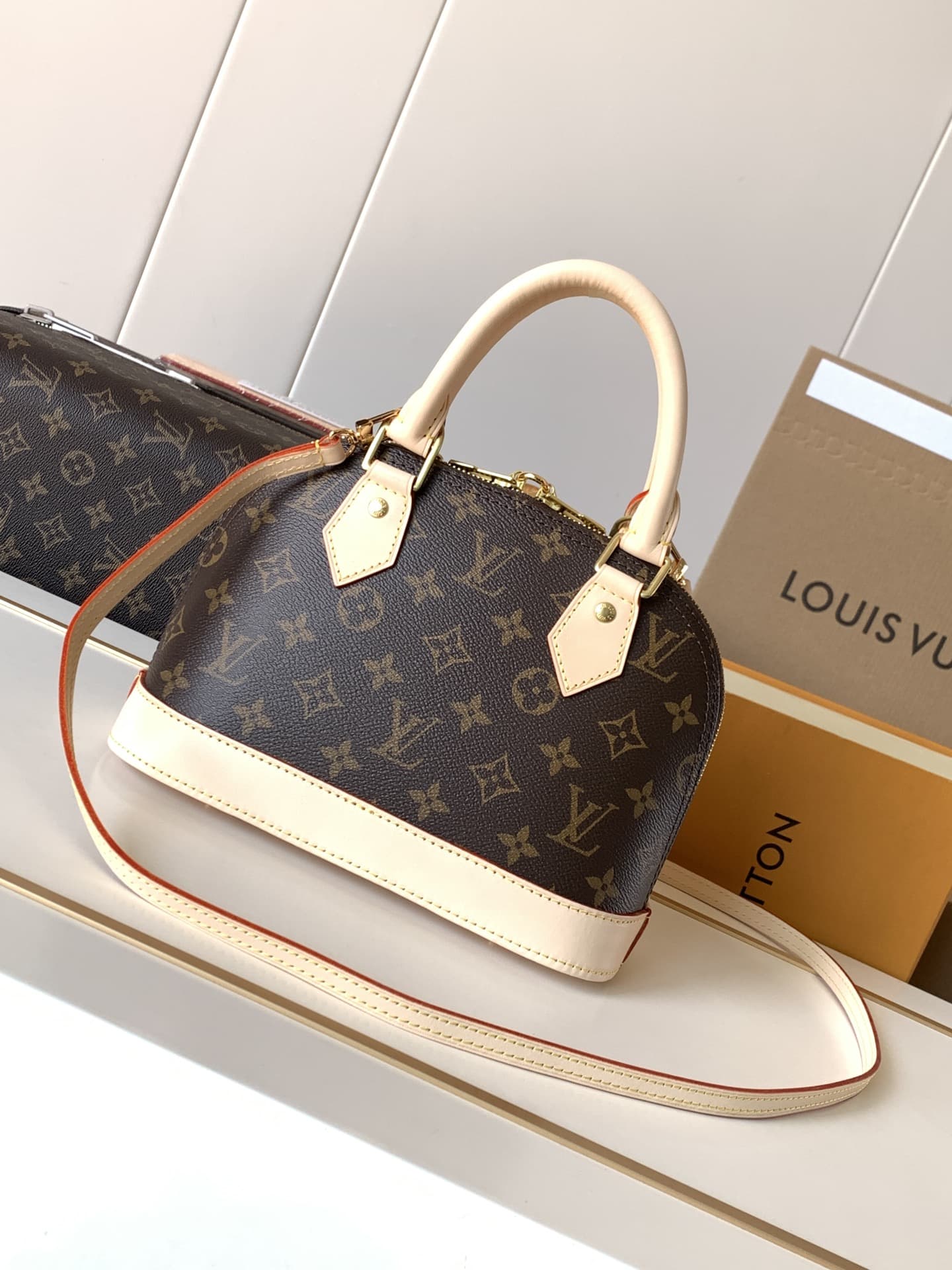 Louis Vuitton Alma BB Handbag M46990 