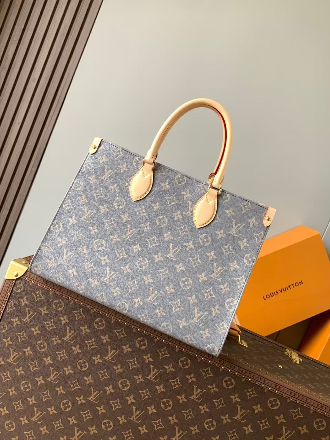 Louis Vuitton OnTheGo MM Handbag M12415 