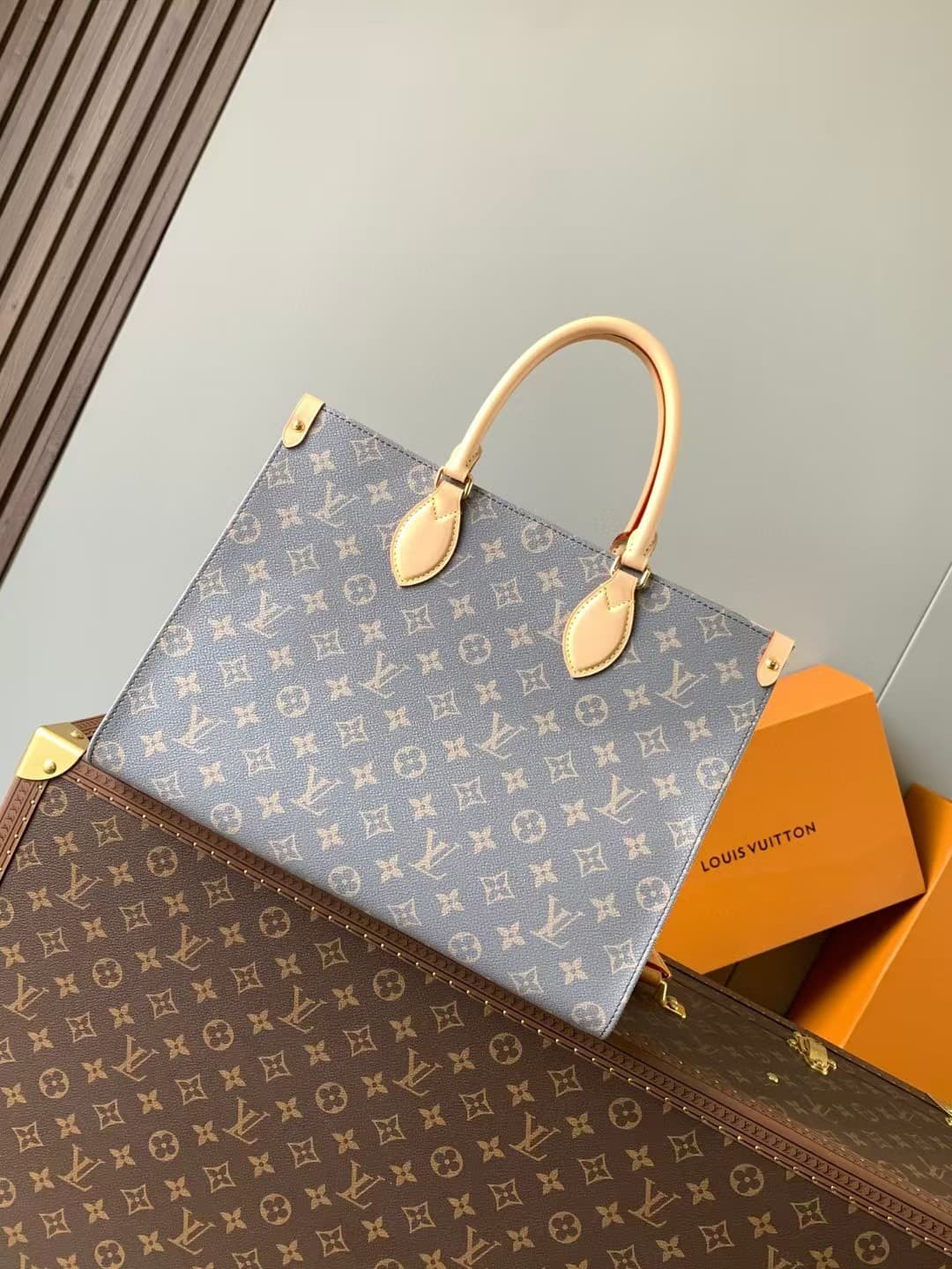 Louis Vuitton OnTheGo MM Handbag M12415 