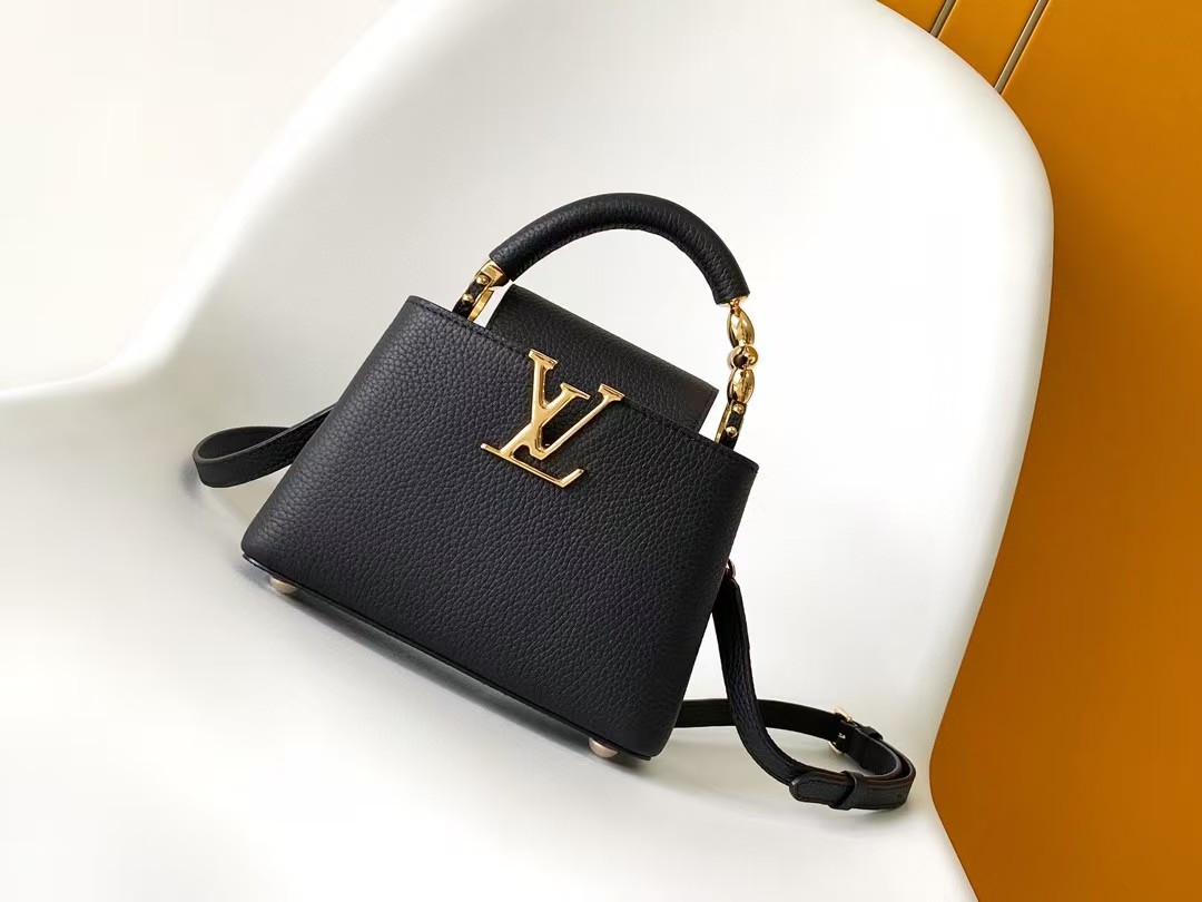 Louis Vuitton Capucines Mini Handbag M23943 