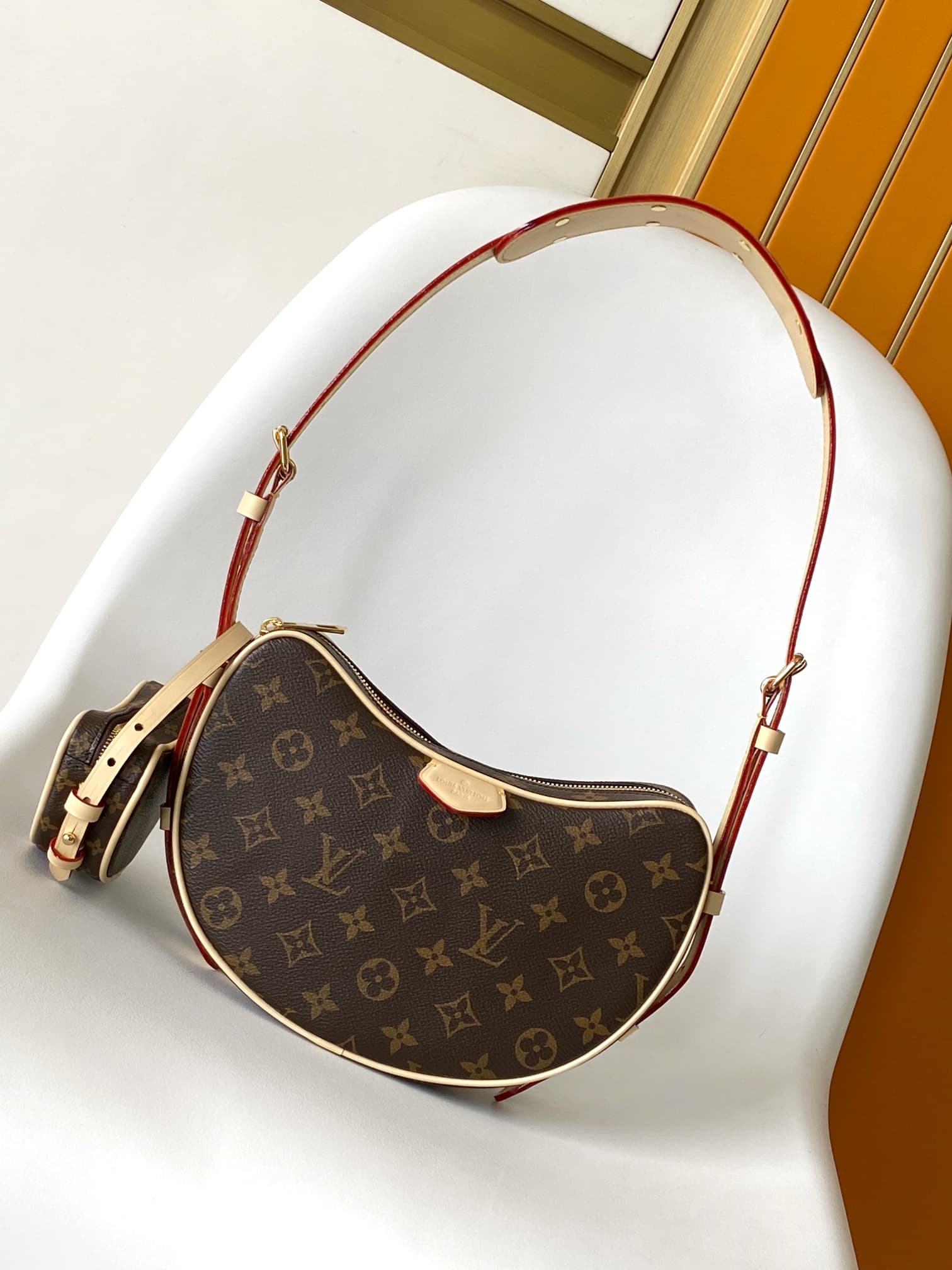 Louis Vuitton Croissant MM Handbag M46828 