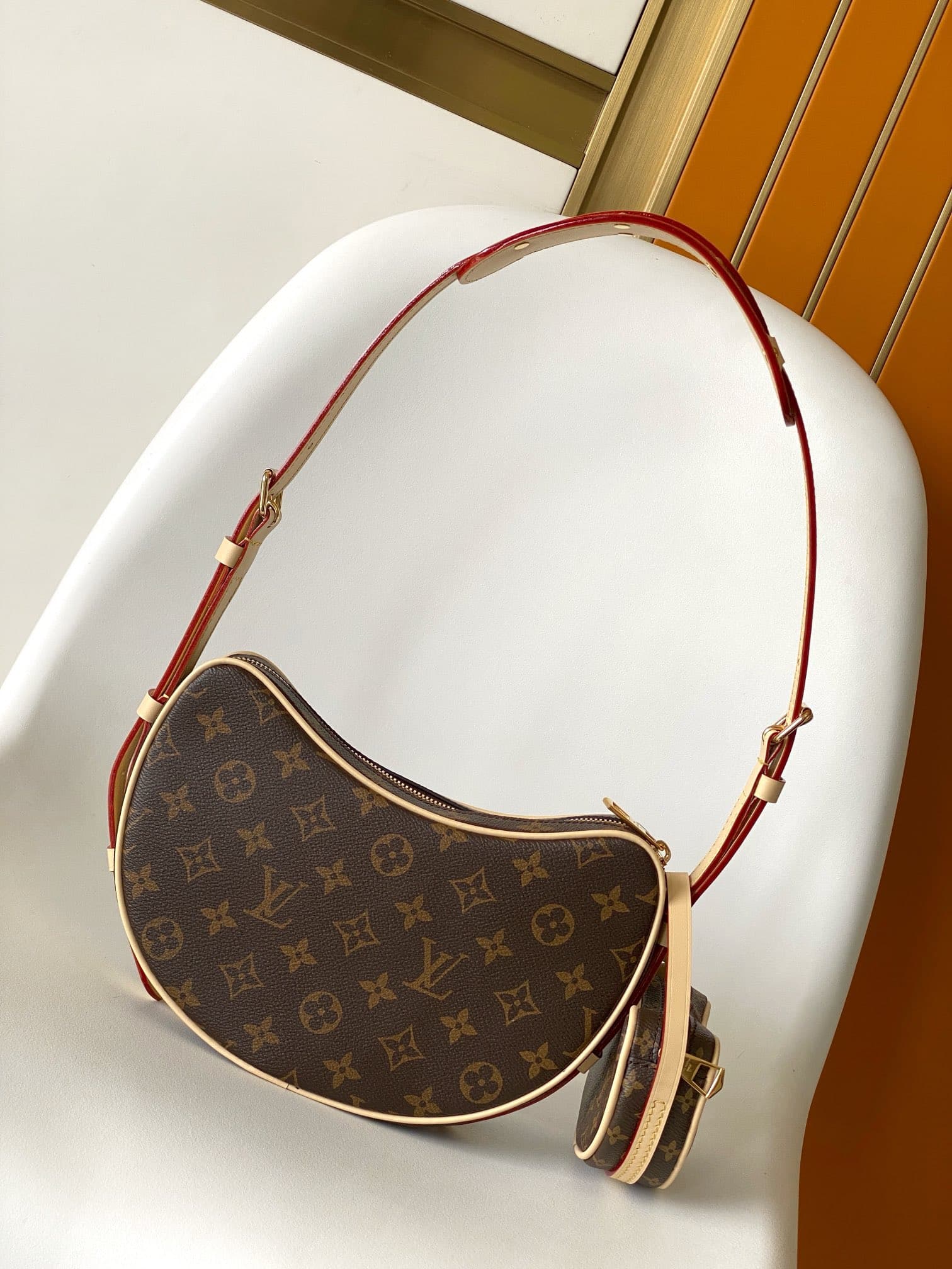 Louis Vuitton Croissant MM Handbag M46828 