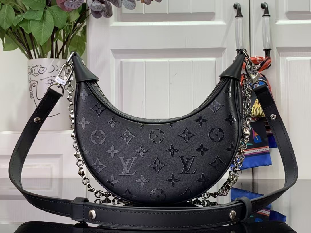 Louis Vuitton Loop Handbag M11267 