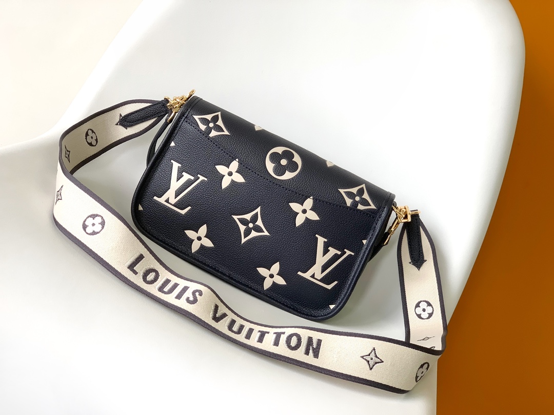 Louis Vuitton Mini Pochette Accessoires Handbag M47161 