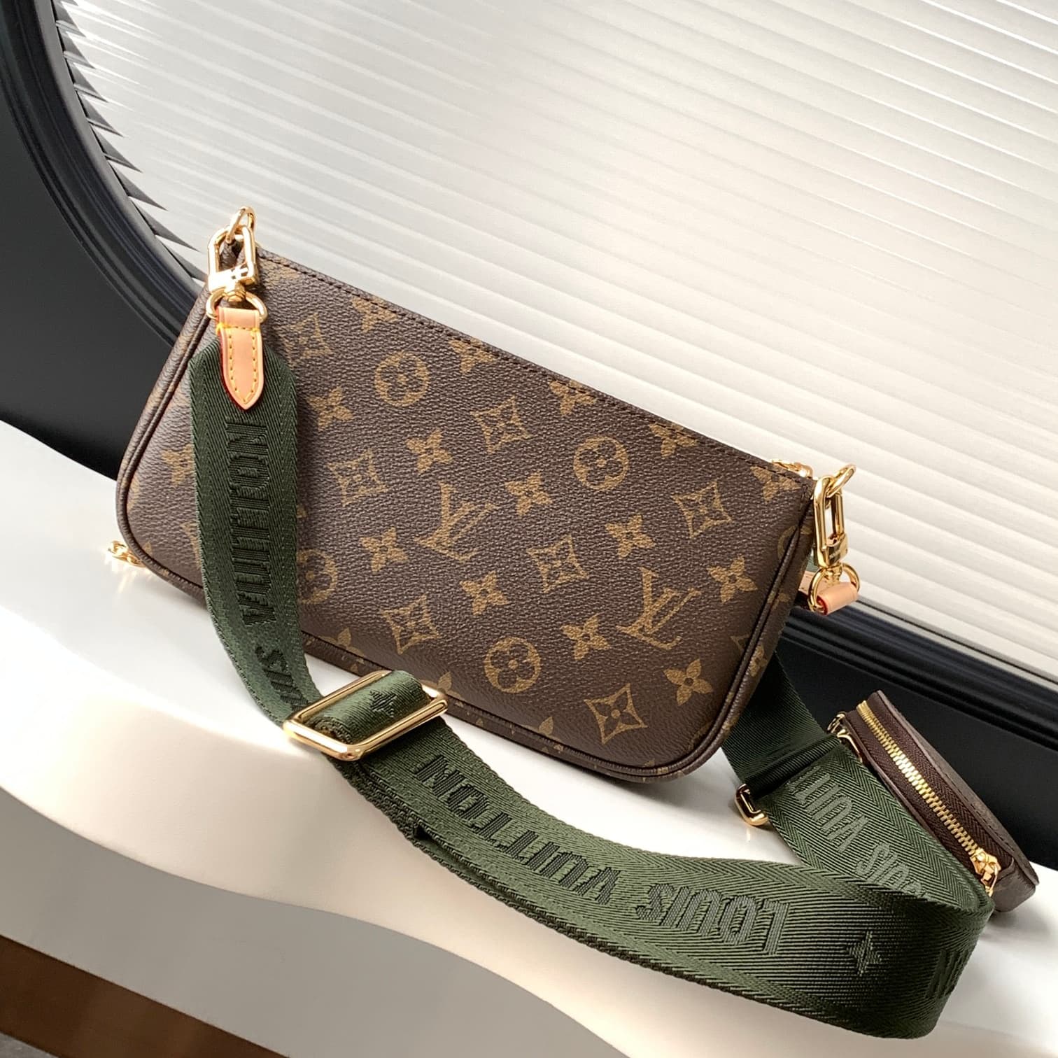 Louis Vuitton Multi Pochette Accessoires Handbag M44813 