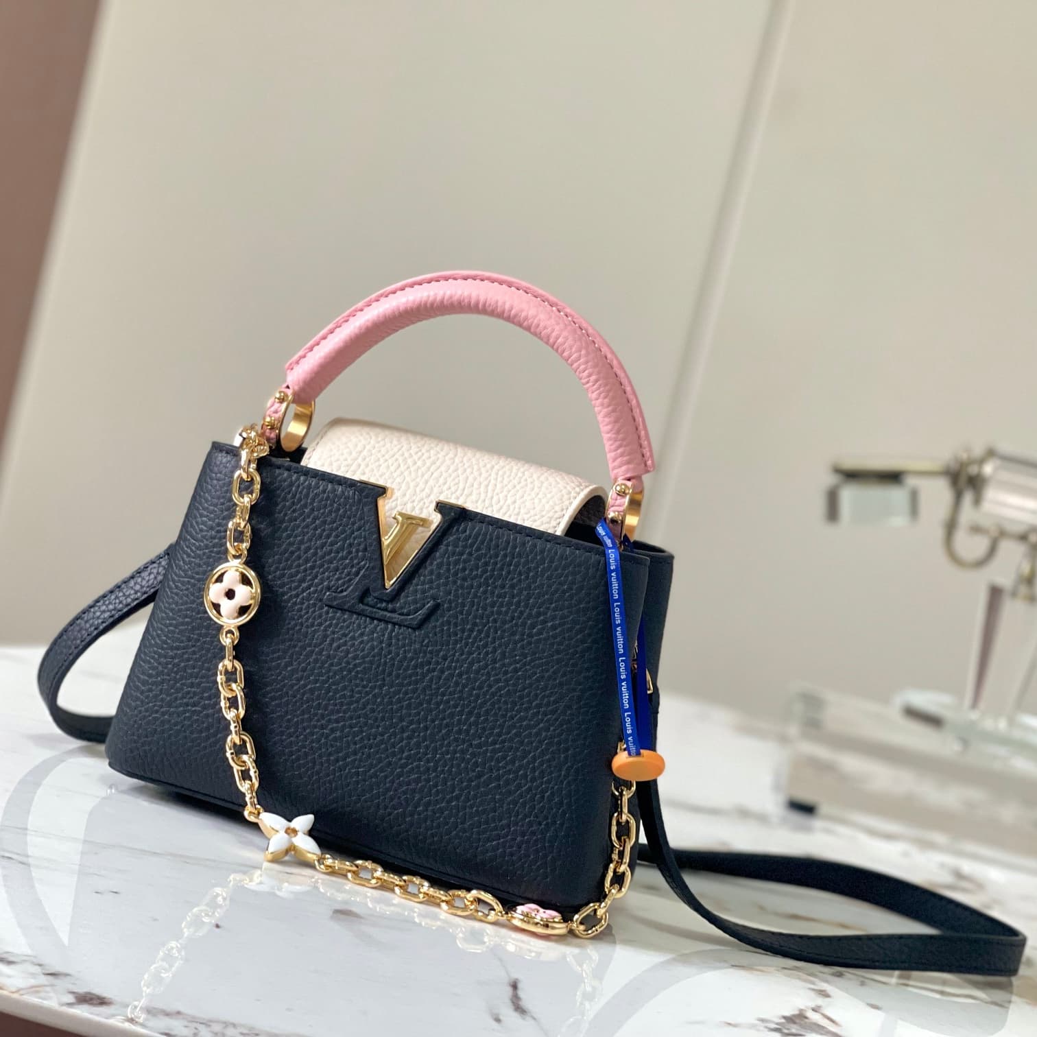 Louis Vuitton Capucines Mini Handbag M20845 