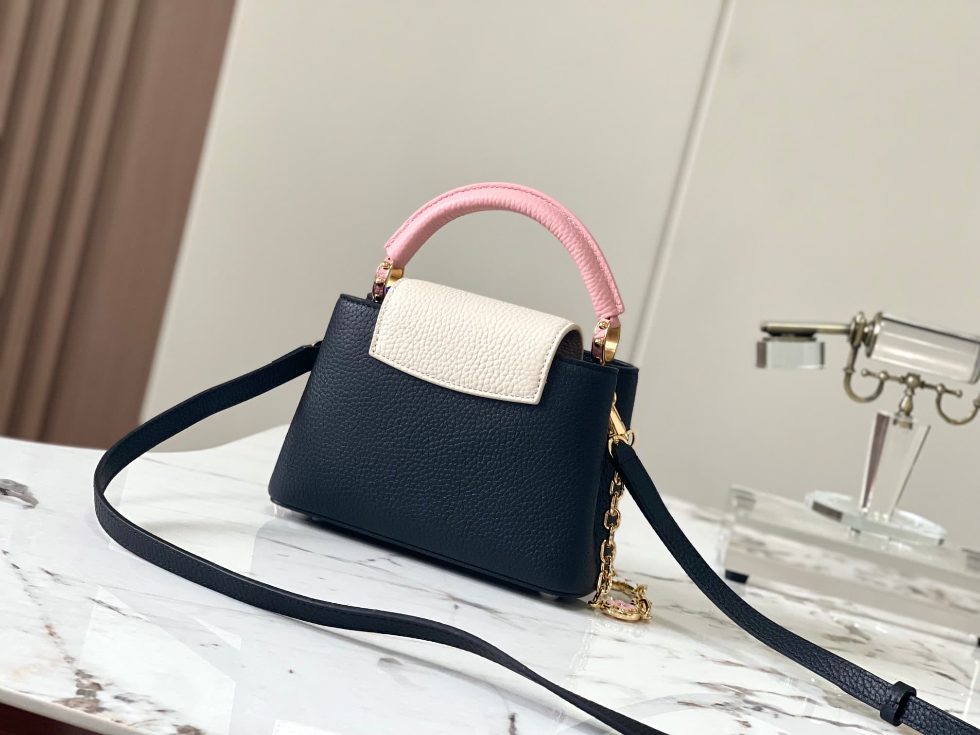 Louis Vuitton Capucines Mini Handbag M20845 