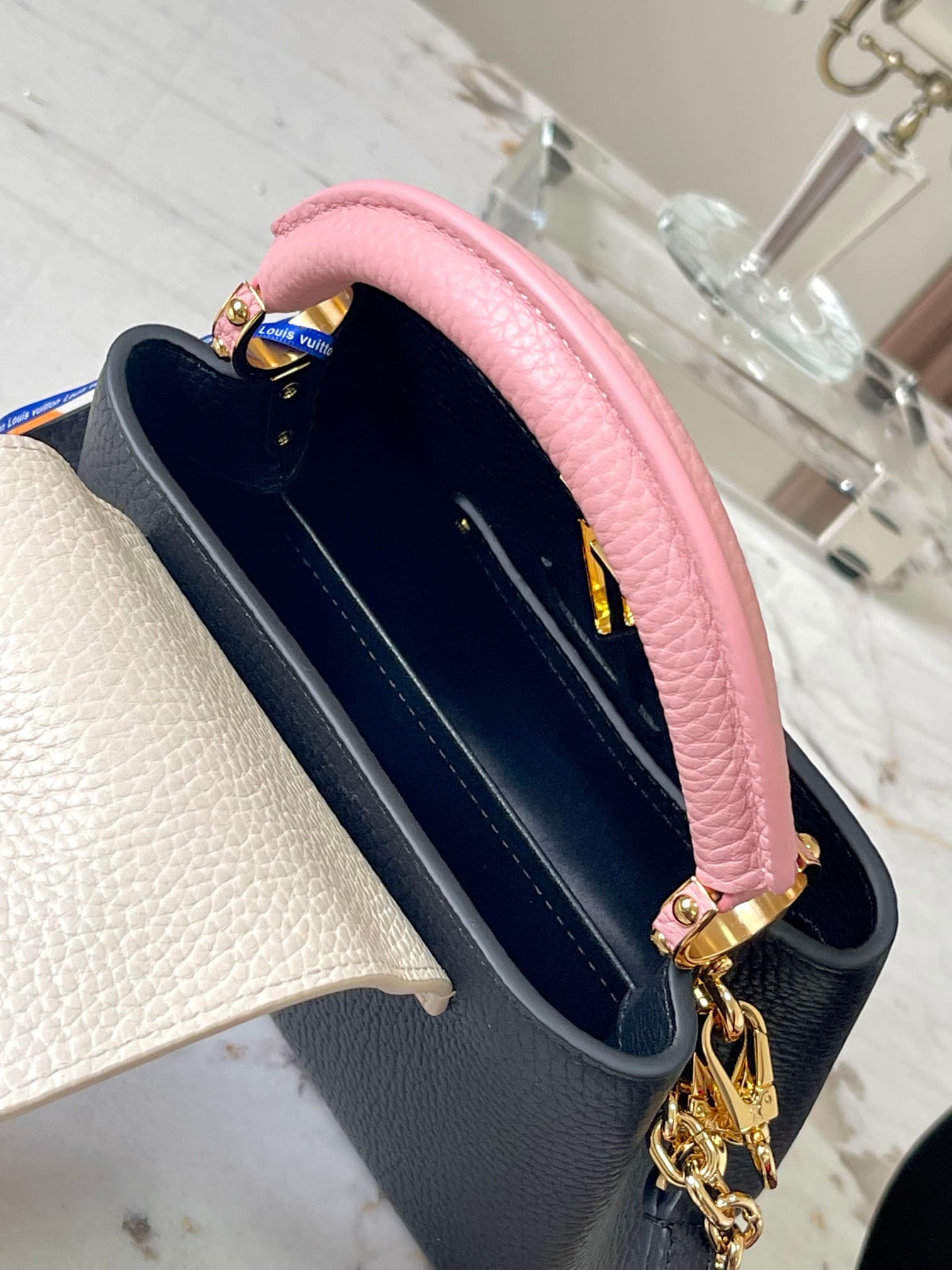 Louis Vuitton Capucines Mini Handbag M20845 