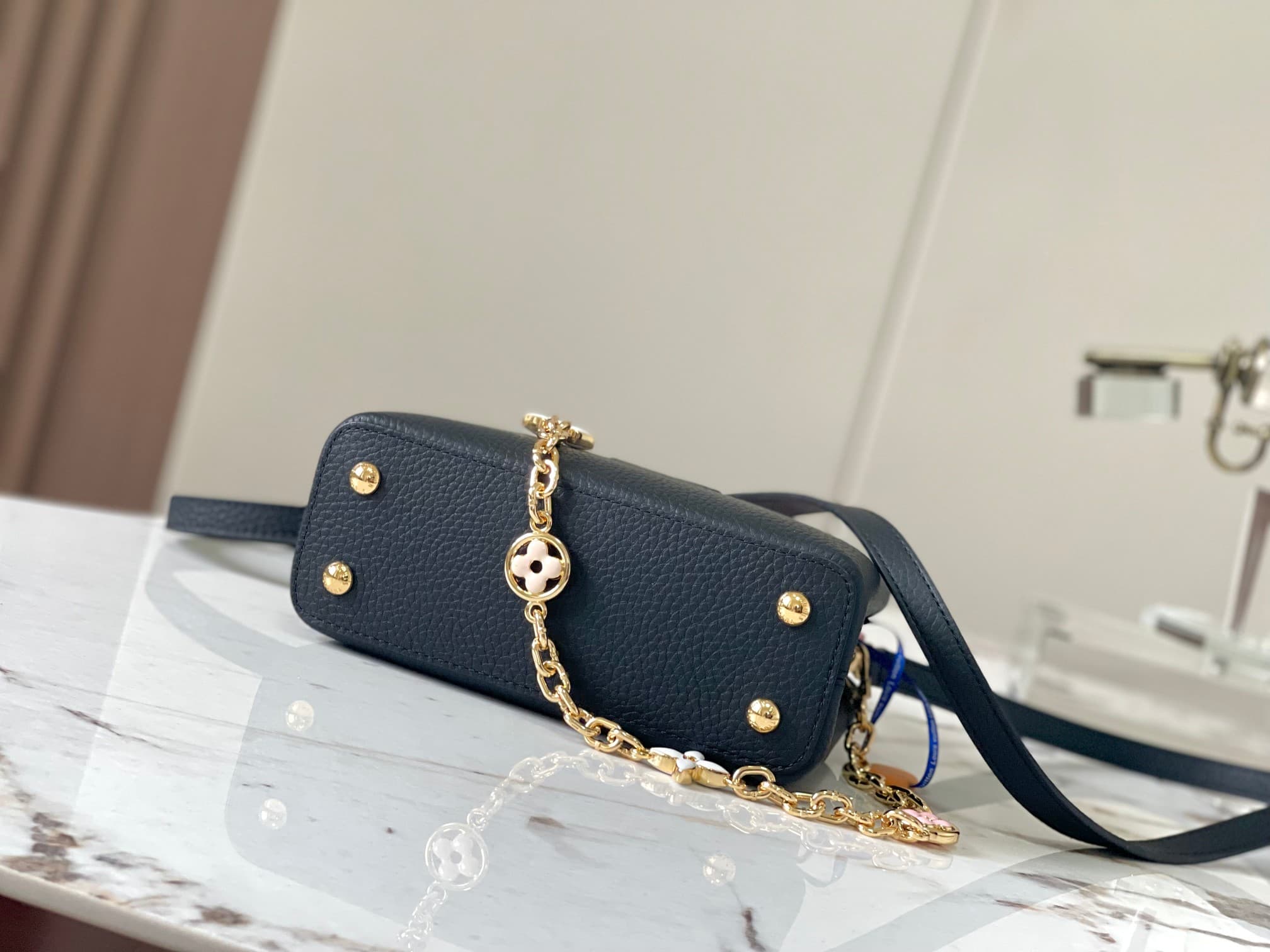 Louis Vuitton Capucines Mini Handbag M20845 