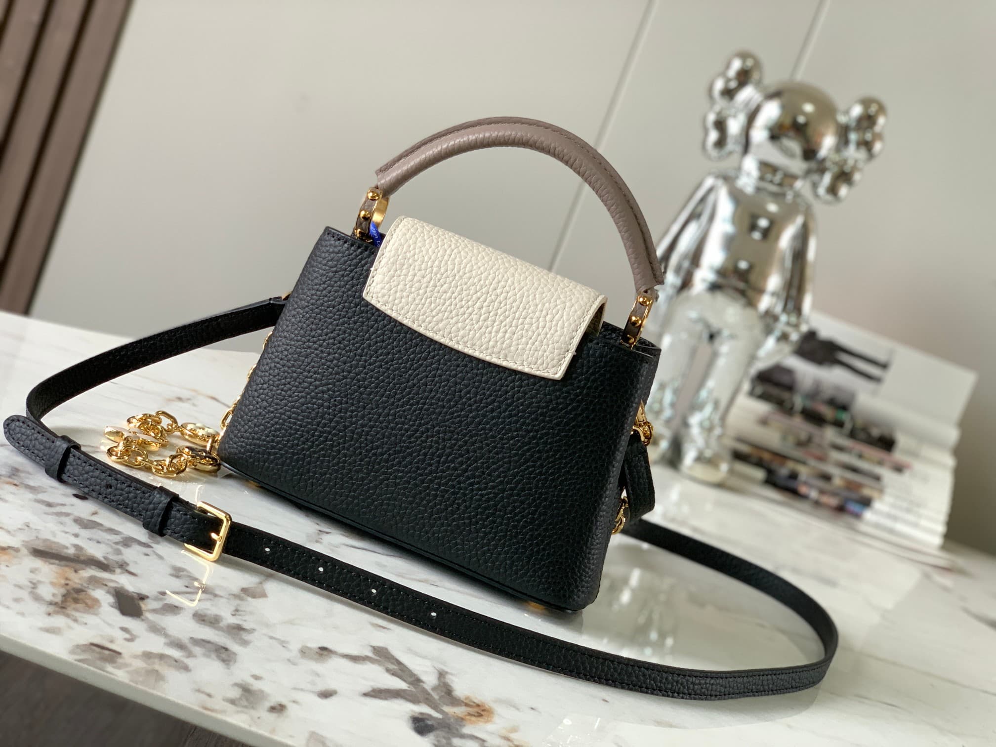 Louis Vuitton Capucines Mini Handbag M20845 