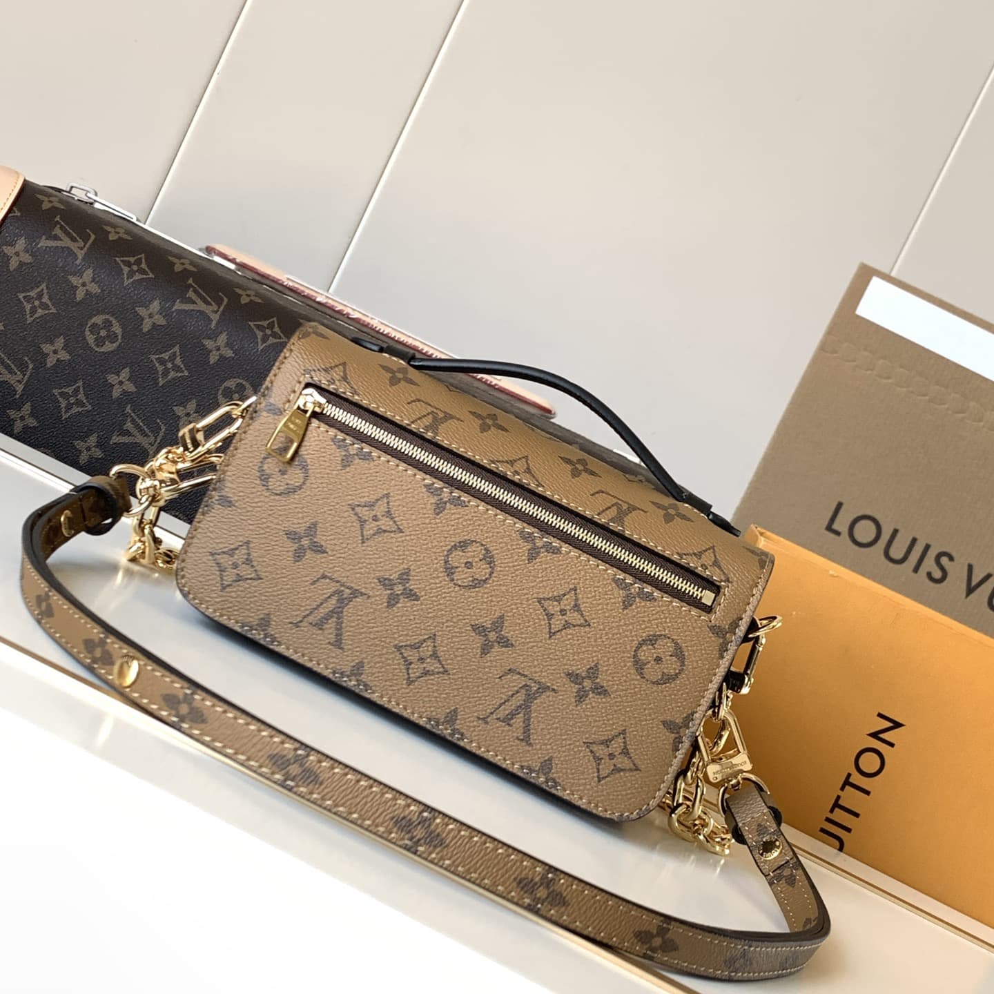 Louis Vuitton POCHETTE MÉTIS EAST WEST Handbag M46225 