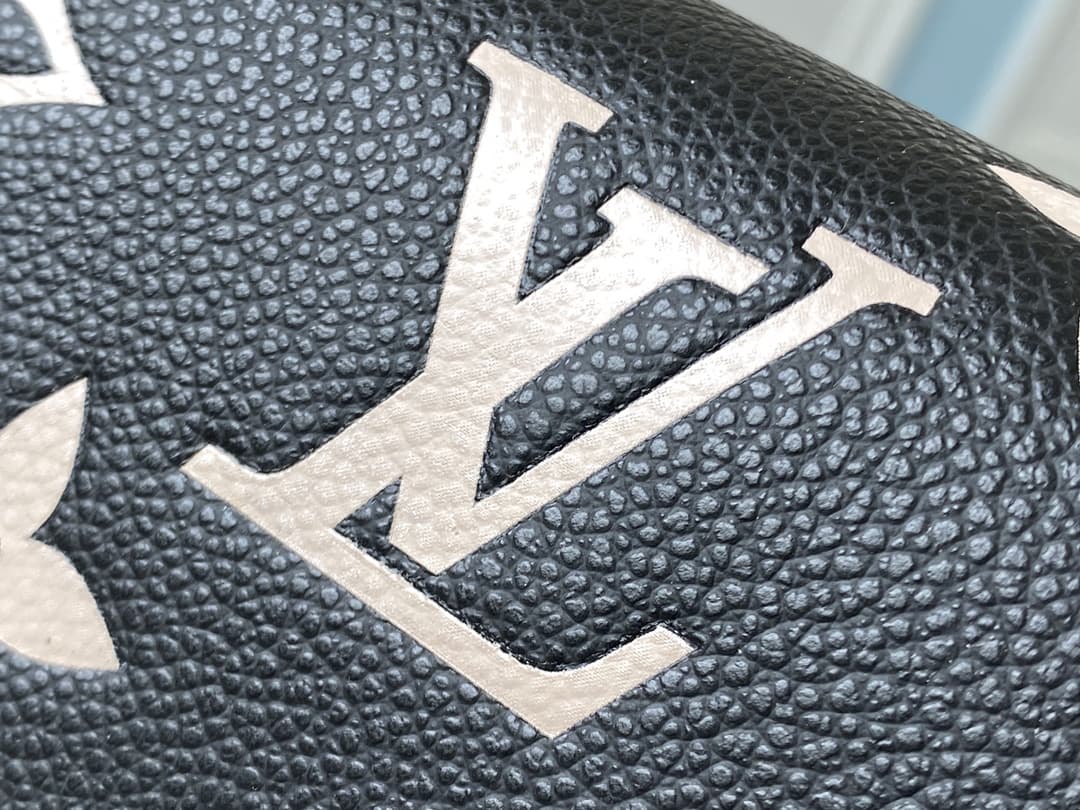 Louis Vuitton Félicie Pochette Handbag M82479