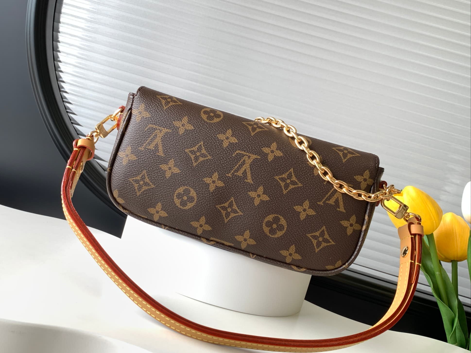 Louis Vuitton Wallet On Chain Ivy Handbag M81911