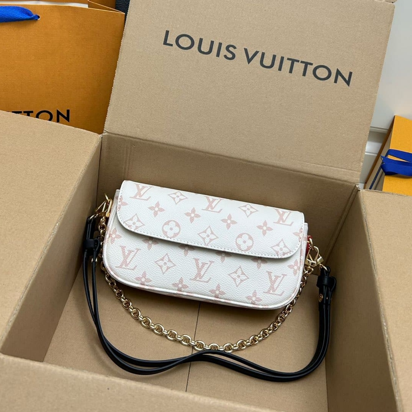 Louis Vuitton Wallet On Chain Ivy Handbag M83091