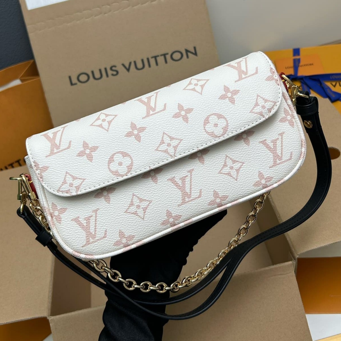 Louis Vuitton Wallet On Chain Ivy Handbag M83091