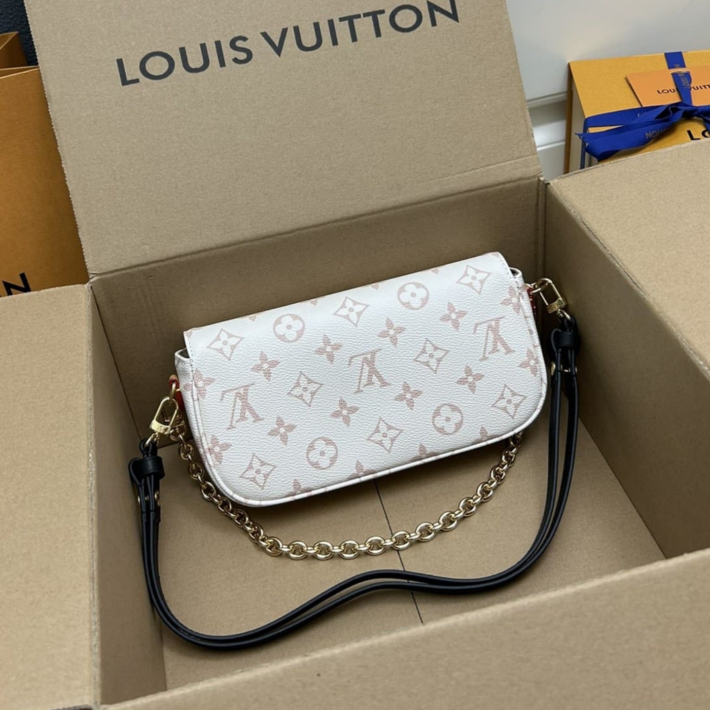 Louis Vuitton Wallet On Chain Ivy Handbag M83091